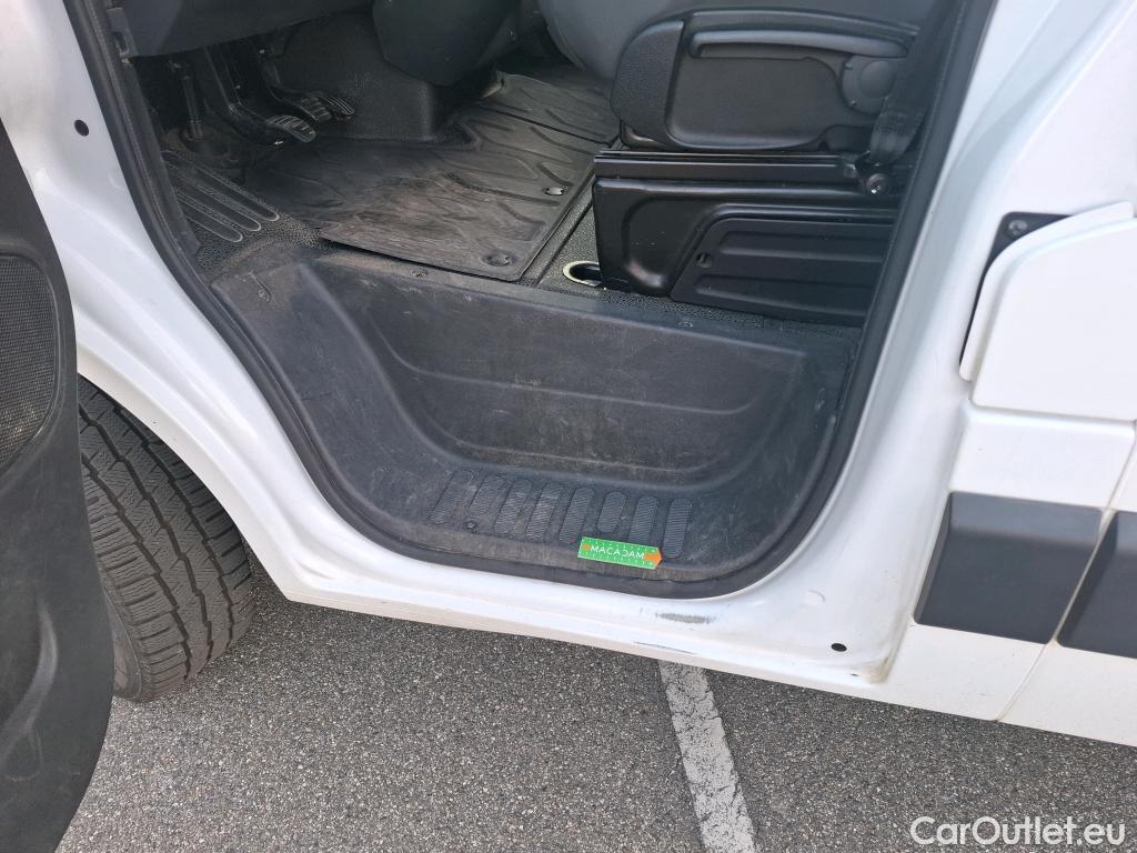  Renault  Master  III Fourgon L2H2 3 5 Grand Confort dCi #7