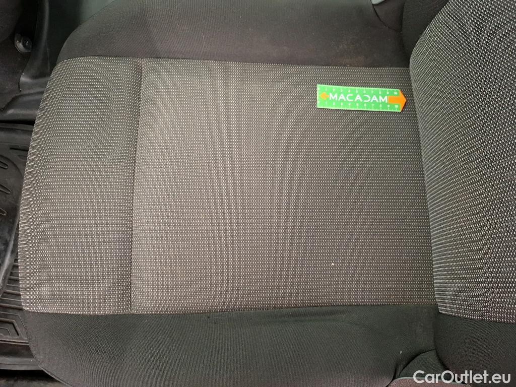  Peugeot  Partner PEUGEOT  / 2018 / 4P / Fourgonnette BHDI 100 S&S STANDARD 650KG PREMIUM #33