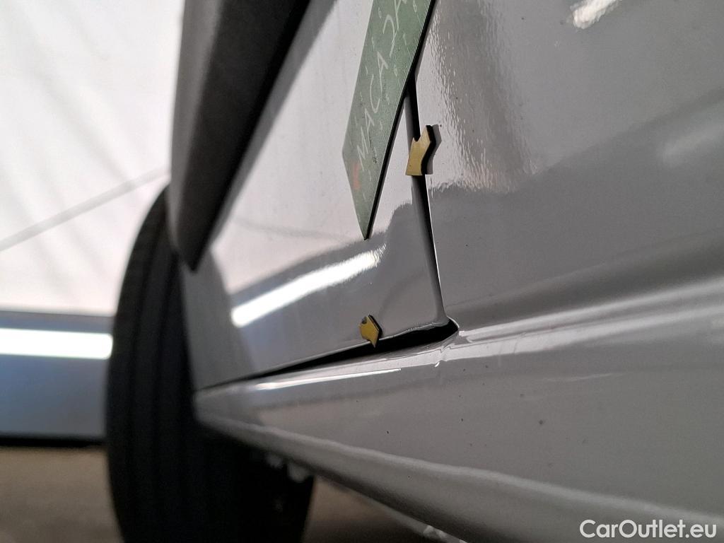  Peugeot  Partner PEUGEOT  / 2018 / 4P / Fourgonnette BHDI 100 S&S STANDARD 650KG PREMIUM #24