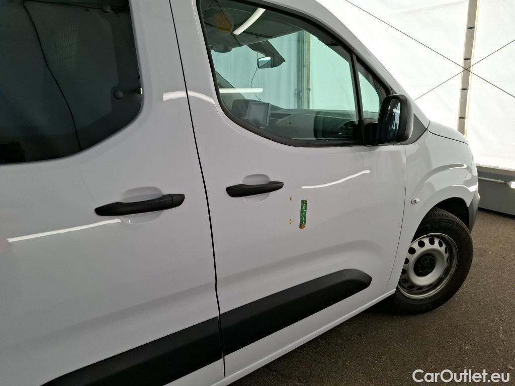  Peugeot  Partner PEUGEOT  / 2018 / 4P / Fourgonnette BHDI 100 S&S STANDARD 650KG PREMIUM #25
