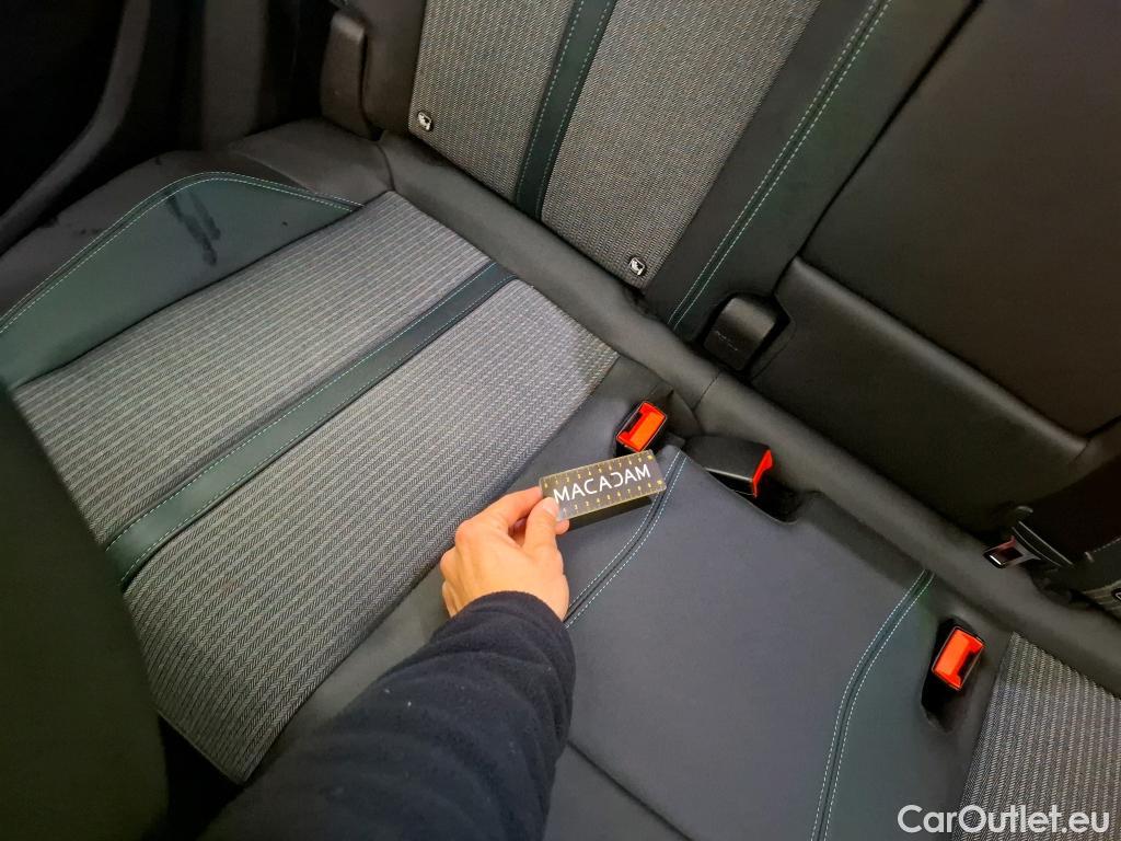  Peugeot  3008 PEUGEOT  / 2020 / 5P / SUV 1.6 HYBRID 225 E-EAT8 Allure Pack #19