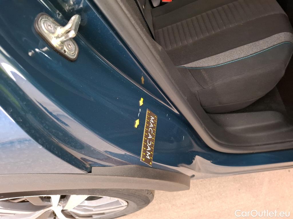  Peugeot  3008 PEUGEOT  / 2020 / 5P / SUV 1.6 HYBRID 225 E-EAT8 Active Pack #10