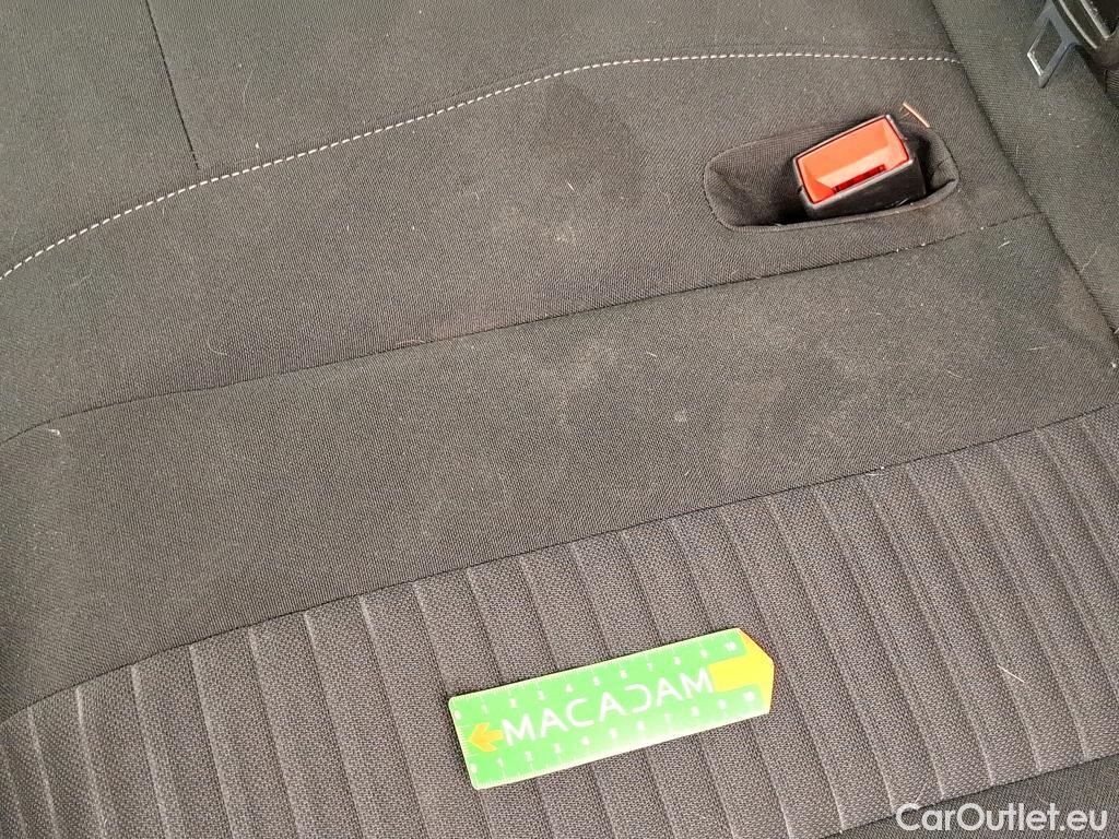  Peugeot  3008 PEUGEOT  / 2020 / 5P / SUV 1.6 HYBRID 225 E-EAT8 Active Pack #31