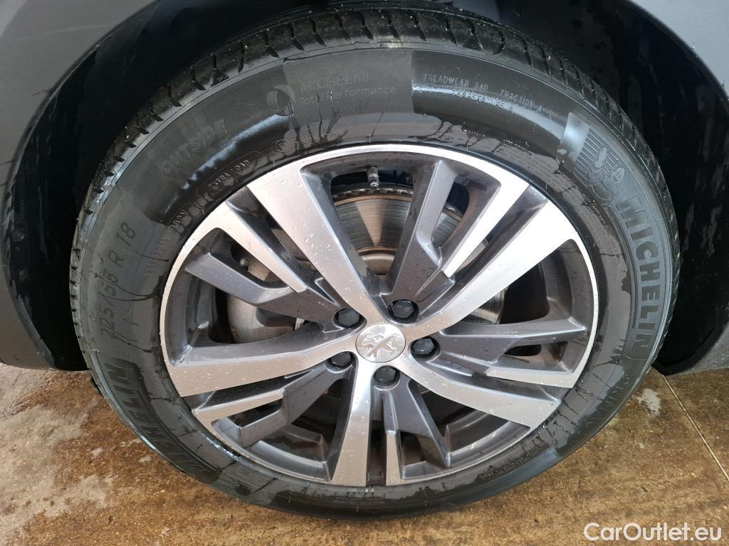  Peugeot  3008 PEUGEOT  / 2020 / 5P / SUV 1.6 HYBRID 225 E-EAT8 Allure Pack #26