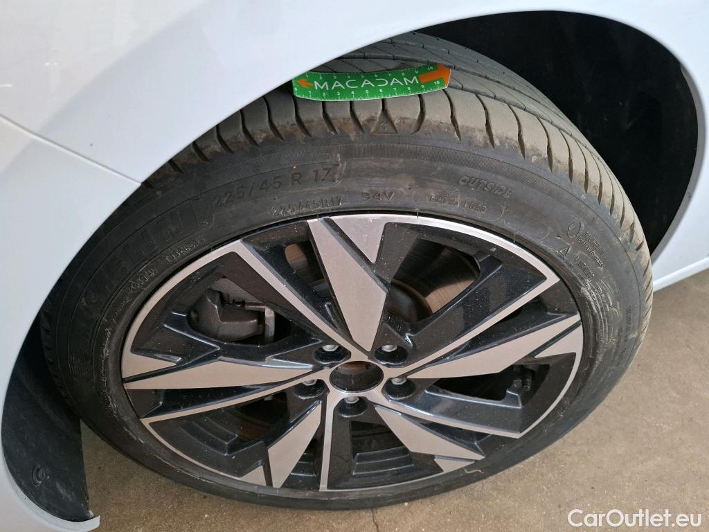  Peugeot  308 PEUGEOT  / 2021 / 5P / Berline PHEV 180 E-EAT8 ACTIVE PACK #32
