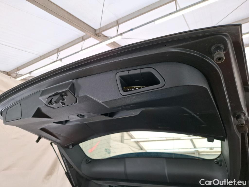  Peugeot  3008 PEUGEOT  / 2020 / 5P / SUV 1.6 HYBRID 225 E-EAT8 Active Pack #22