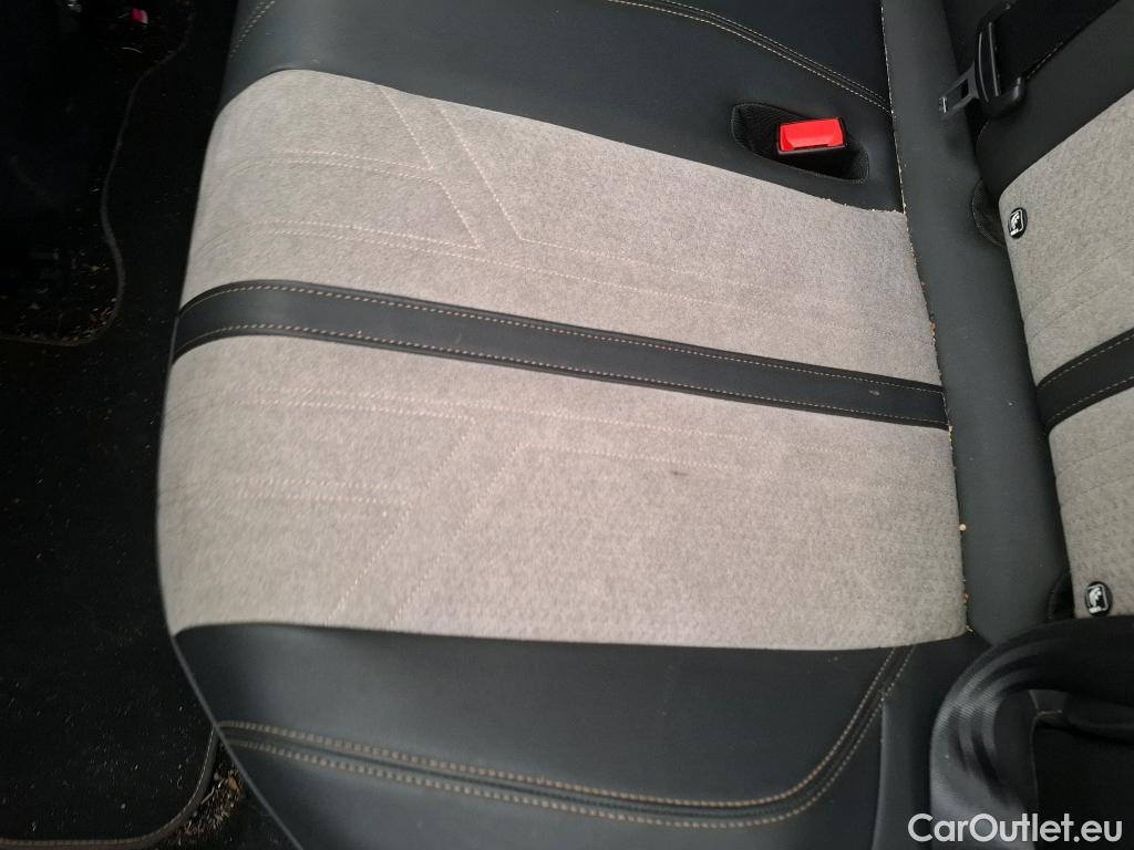  Peugeot  3008 PEUGEOT  / 2020 / 5P / SUV 1.6 HYBRID 225 E-EAT8 GT Pack #66