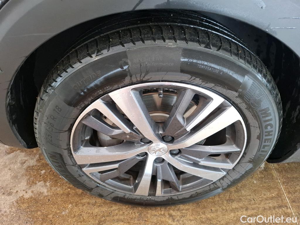  Peugeot  3008 PEUGEOT  / 2020 / 5P / SUV 1.6 HYBRID 225 E-EAT8 Allure Pack #25