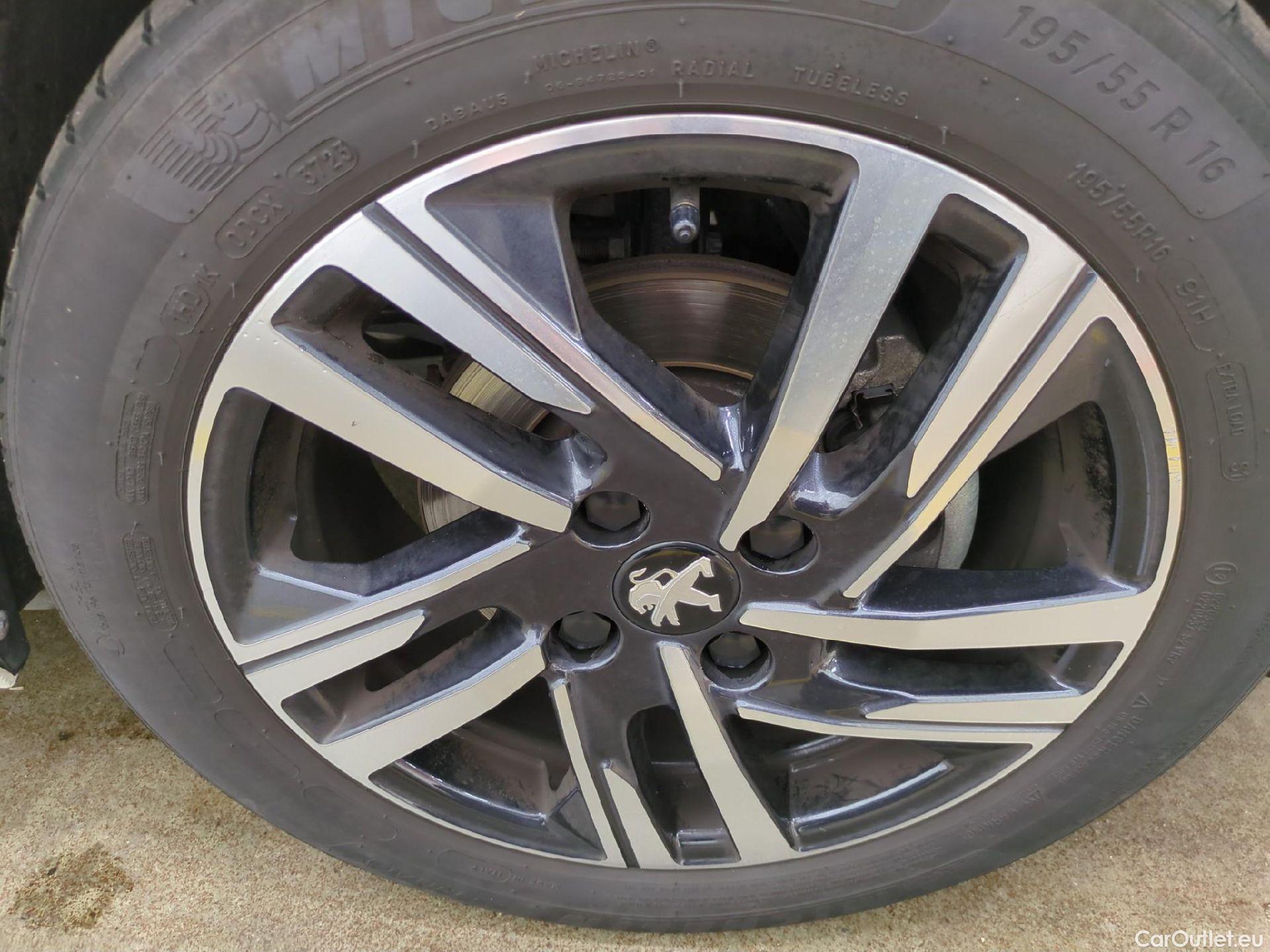  Peugeot  208  Style 1.2 PureTech 75CV BVM5 E6d #8