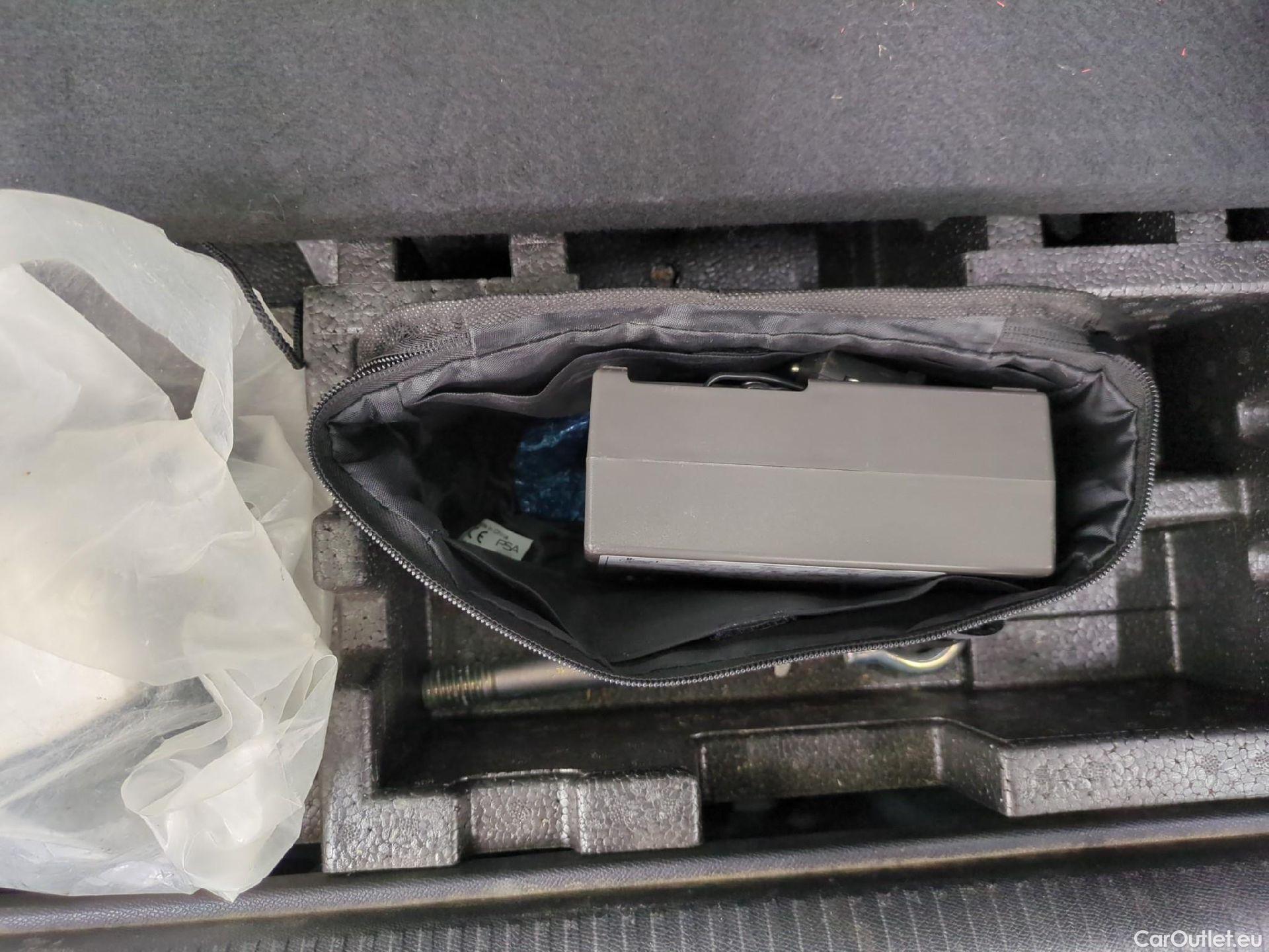  Peugeot  308 PEUGEOT  SW / 2021 / 5P / Break PHEV 180 E-EAT8 ALLURE PACK #1