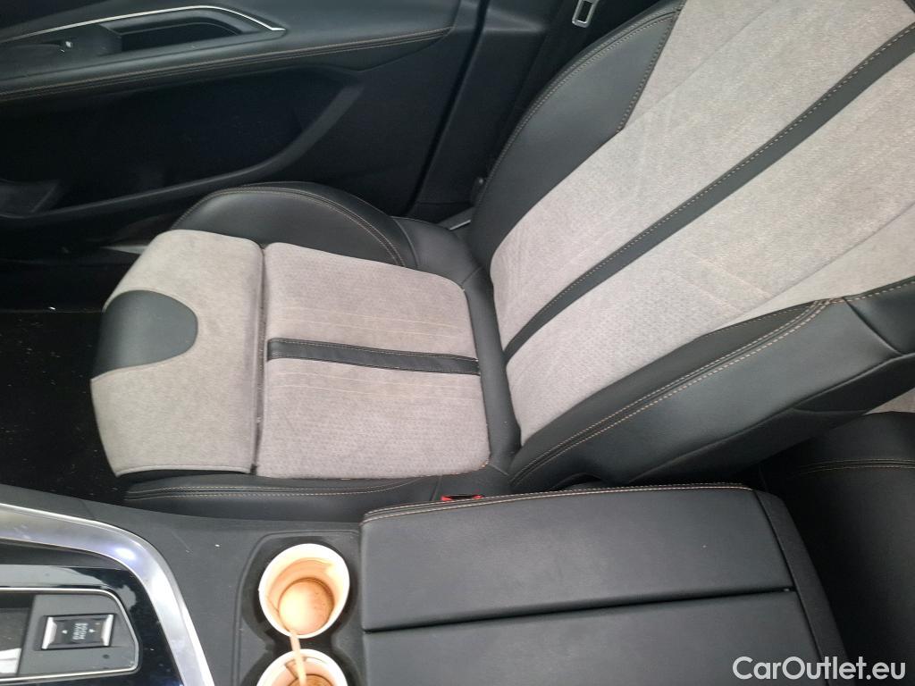  Peugeot  3008 PEUGEOT  / 2020 / 5P / SUV 1.6 HYBRID 225 E-EAT8 GT Pack #64