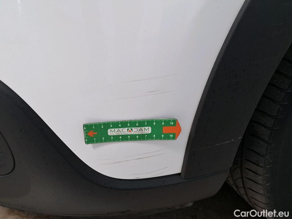  Citroen  C3  Société Feel Nav 1.2 PureTech 80CV BVM5 E6d #46