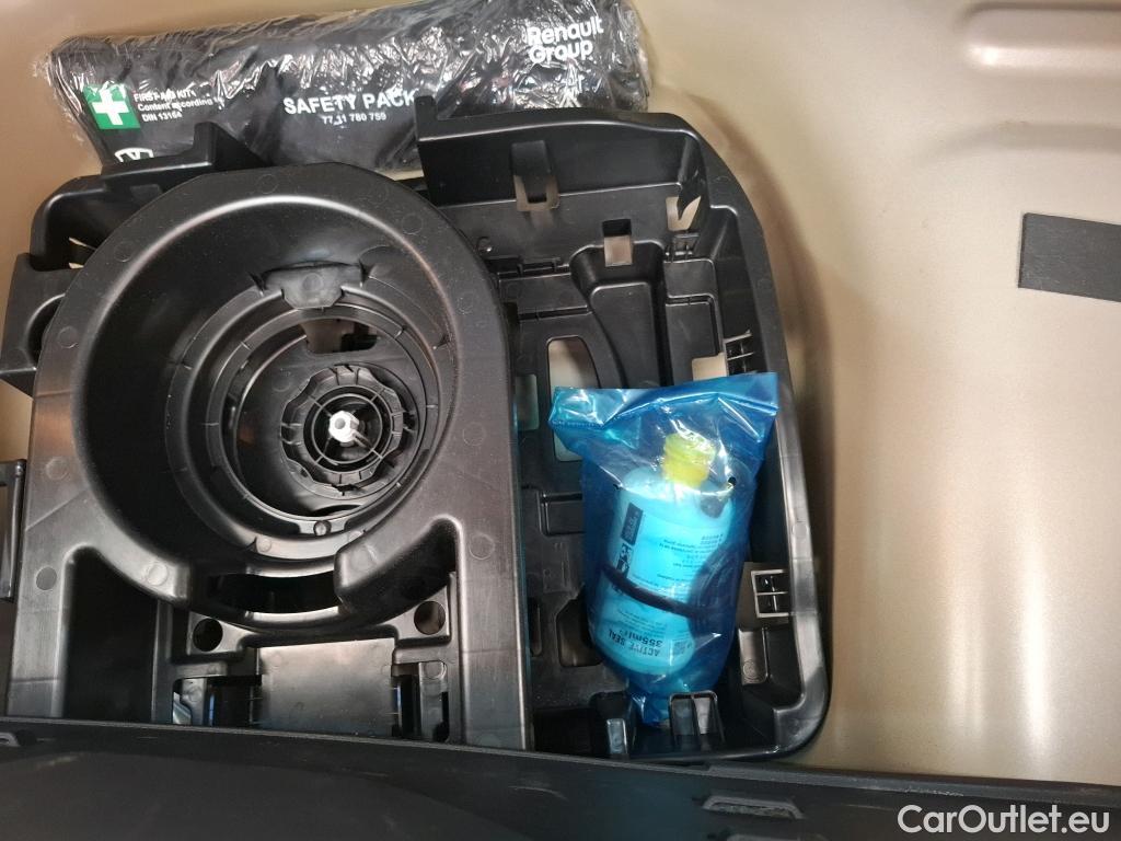  Citroen  C3  Plus 1.2 PureTech 80CV BVM5 6E #24