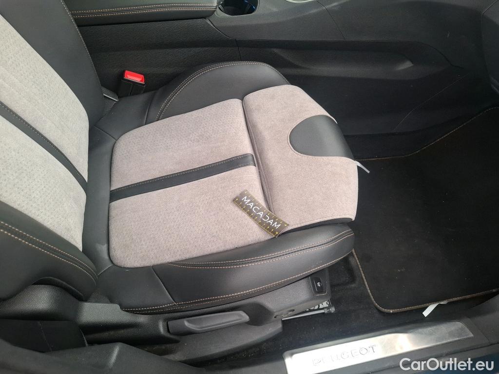  Peugeot  3008 PEUGEOT  / 2020 / 5P / SUV 1.6 HYBRID4 300 E-EAT8 GT Pack #64