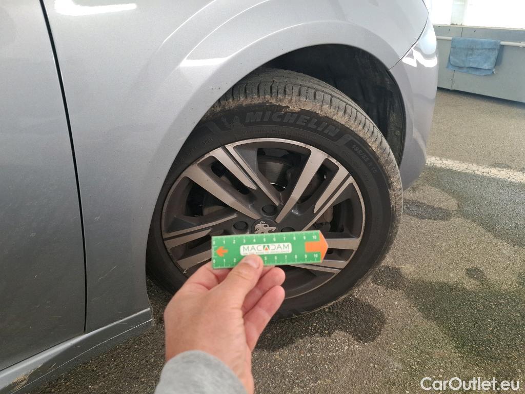  Peugeot  208  Allure Pack 1.2 PureTech 100CV BVM6 E6d #1
