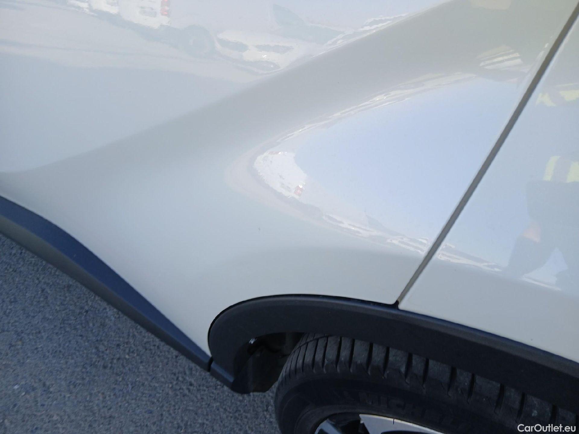  Toyota  C-HR TOYOTA  / 2019 / 5P / todoterreno 1.8 125H Advance #2