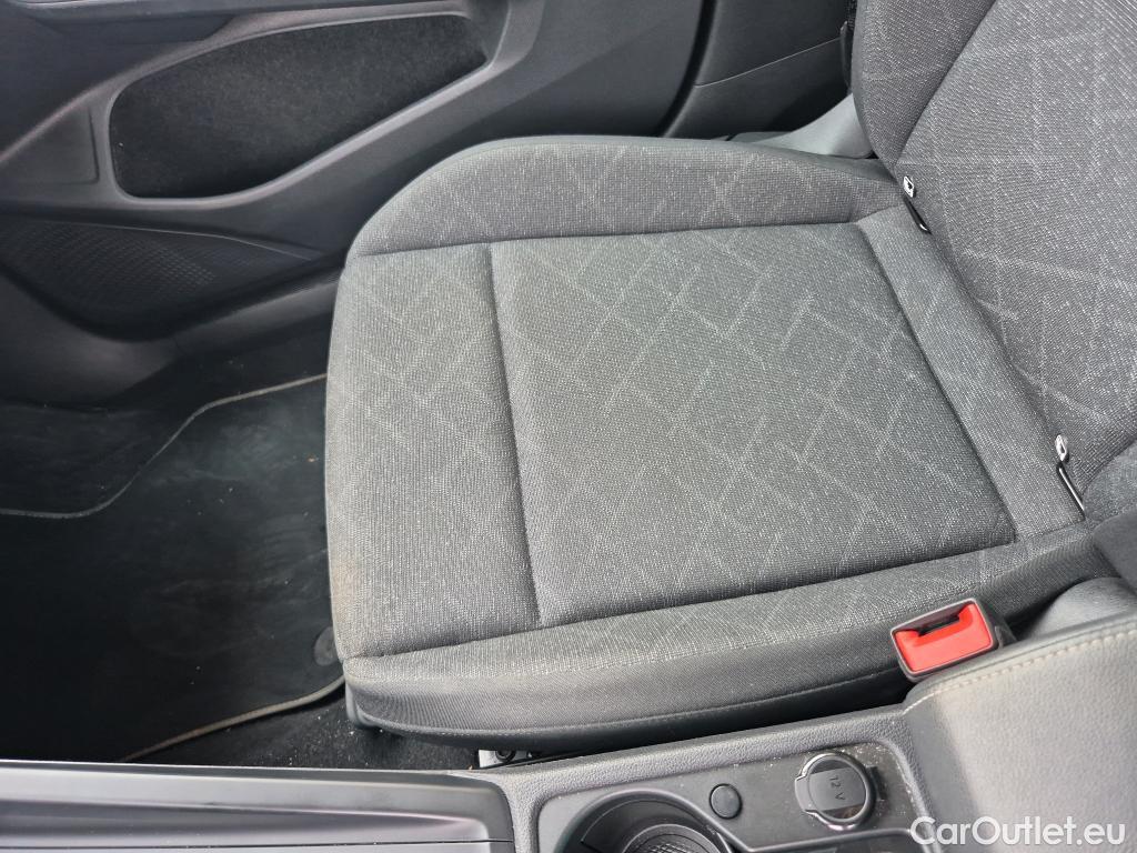  Volkswagen  Golf  VIII Berlina Life eTSI 1.0 TSI 110CV AT7 E6d #2