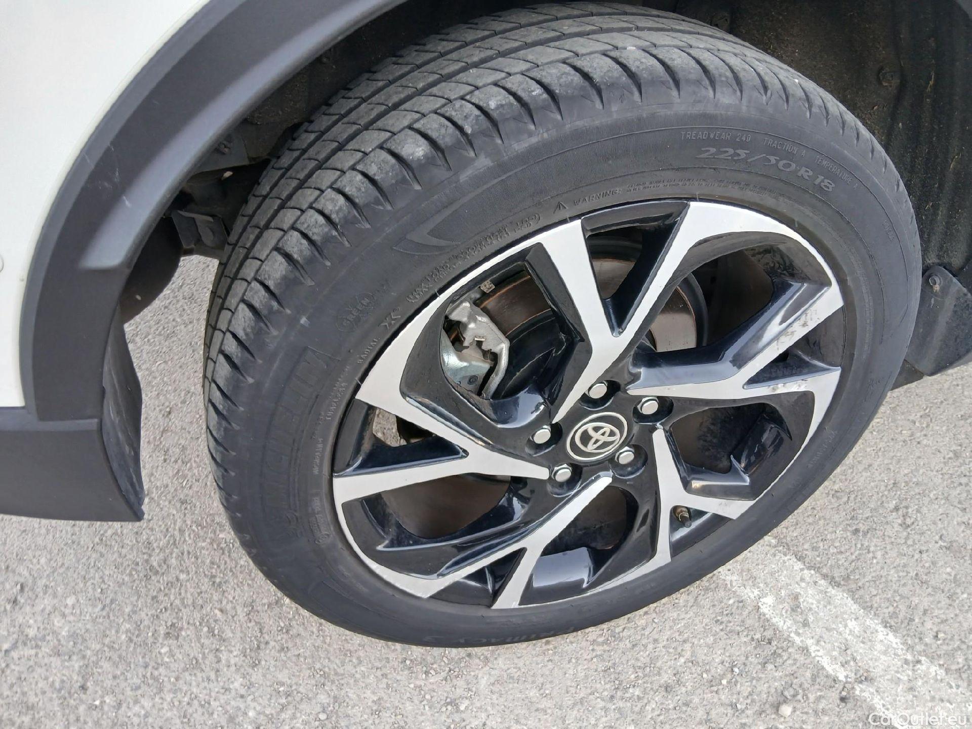  Toyota  C-HR TOYOTA  / 2019 / 5P / todoterreno 1.8 125H Advance #7