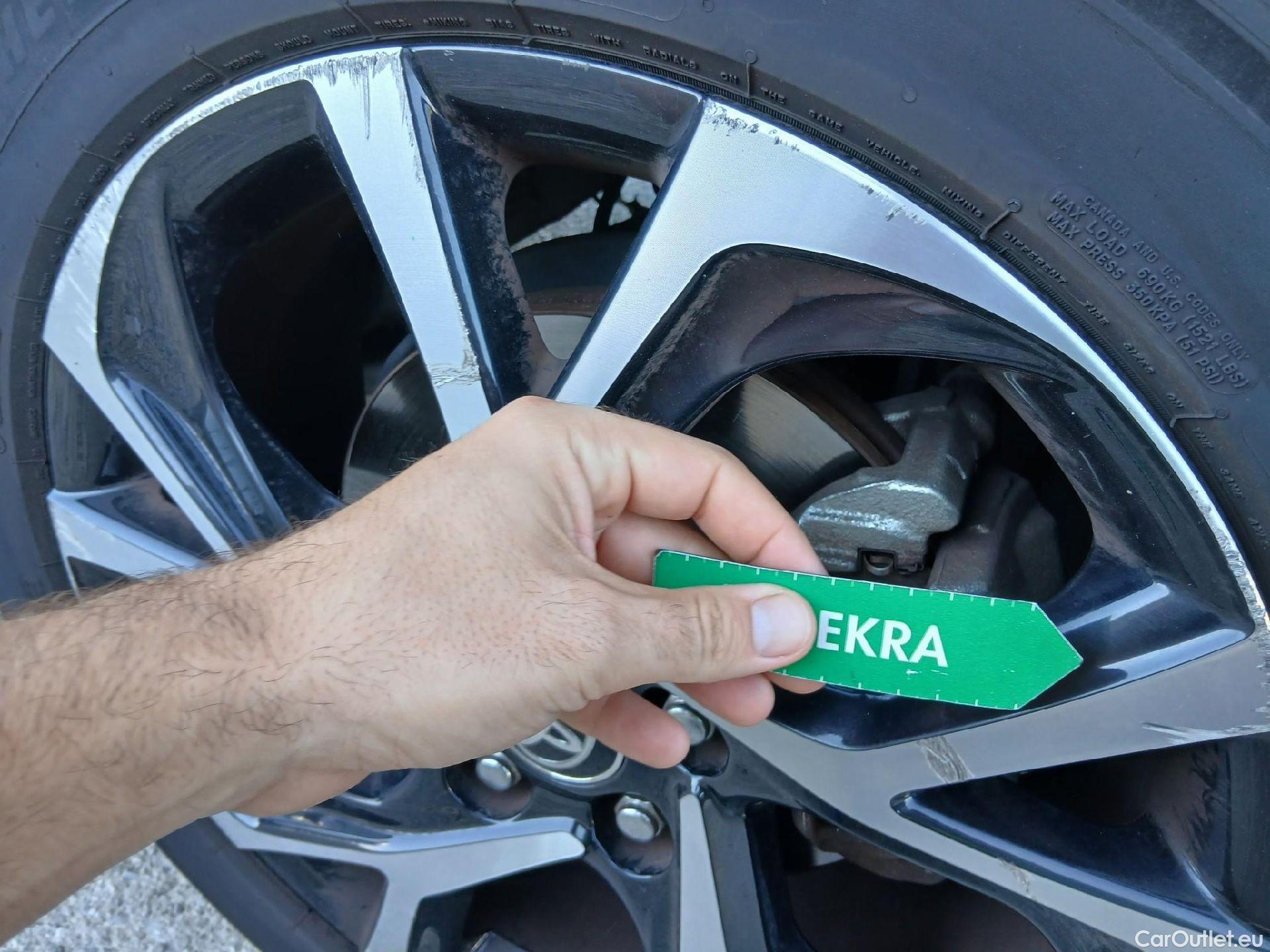  Toyota  C-HR TOYOTA  / 2019 / 5P / todoterreno 1.8 125H Advance #13