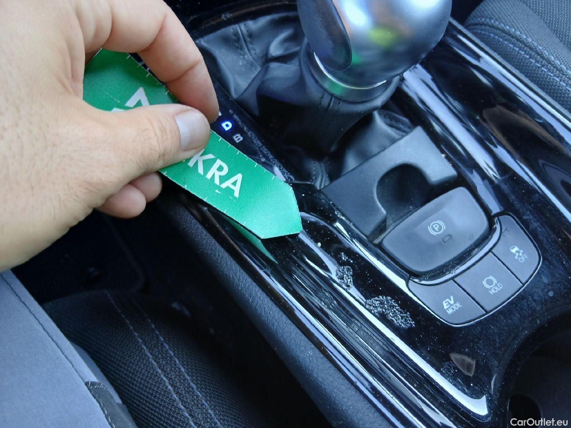  Toyota  C-HR TOYOTA  / 2019 / 5P / todoterreno 1.8 125H Advance #16