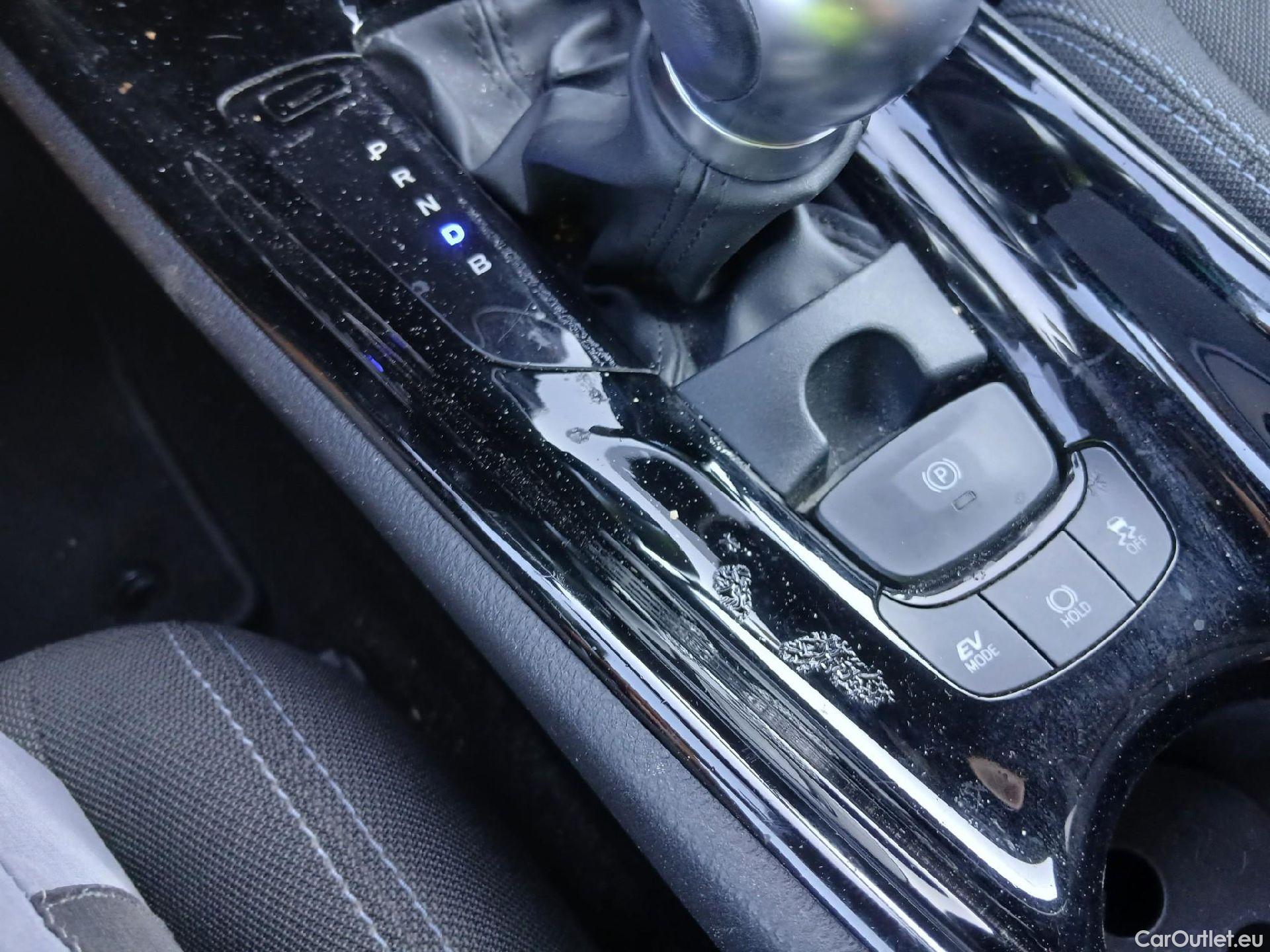  Toyota  C-HR TOYOTA  / 2019 / 5P / todoterreno 1.8 125H Advance #15