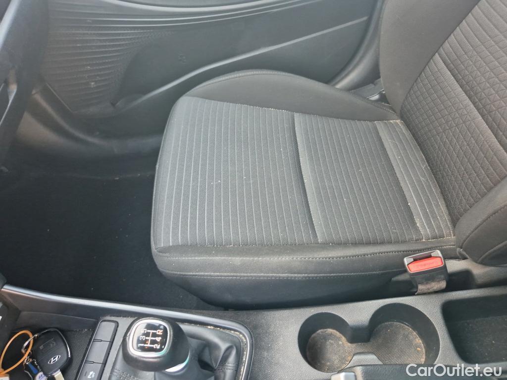  Hyundai  i20 HYUNDAI  / 2020 / 5P / berlina con portón 1.2 MPI Klass #10