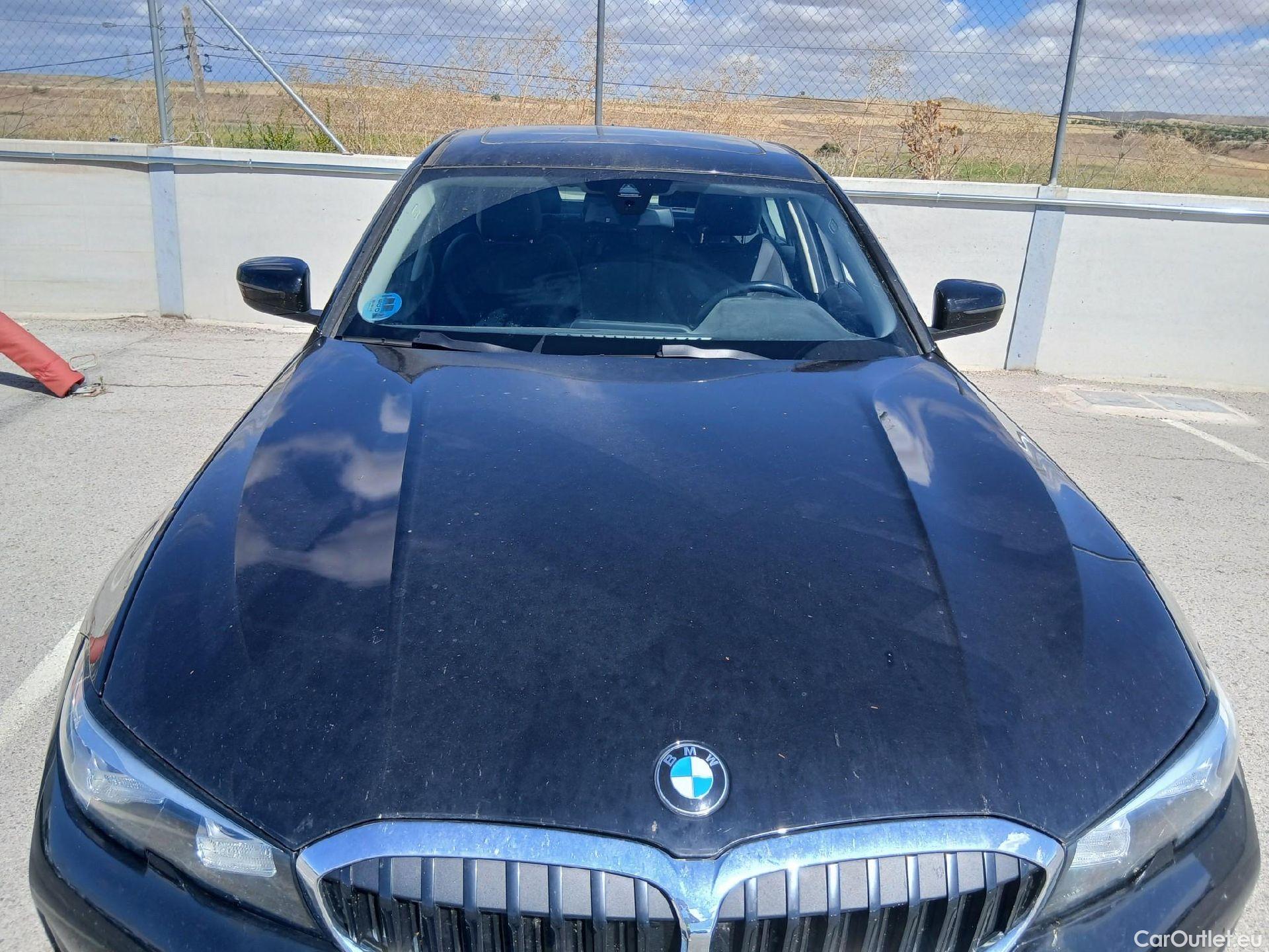 Bmw  Serie 3 BMW  / 2018 / 4P / sedán 318d Auto. #2