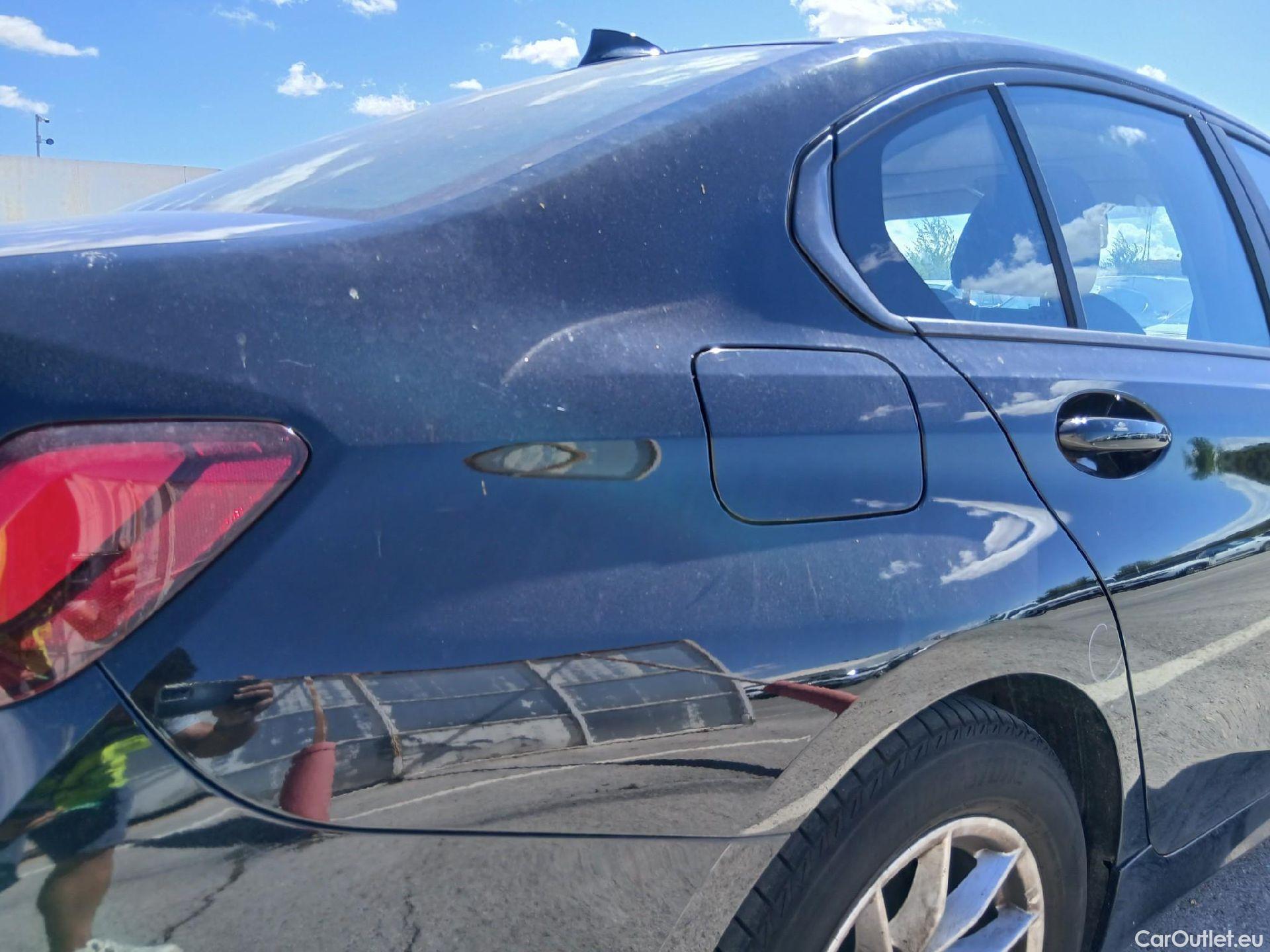  Bmw  Serie 3 BMW  / 2018 / 4P / sedán 318d Auto. #28