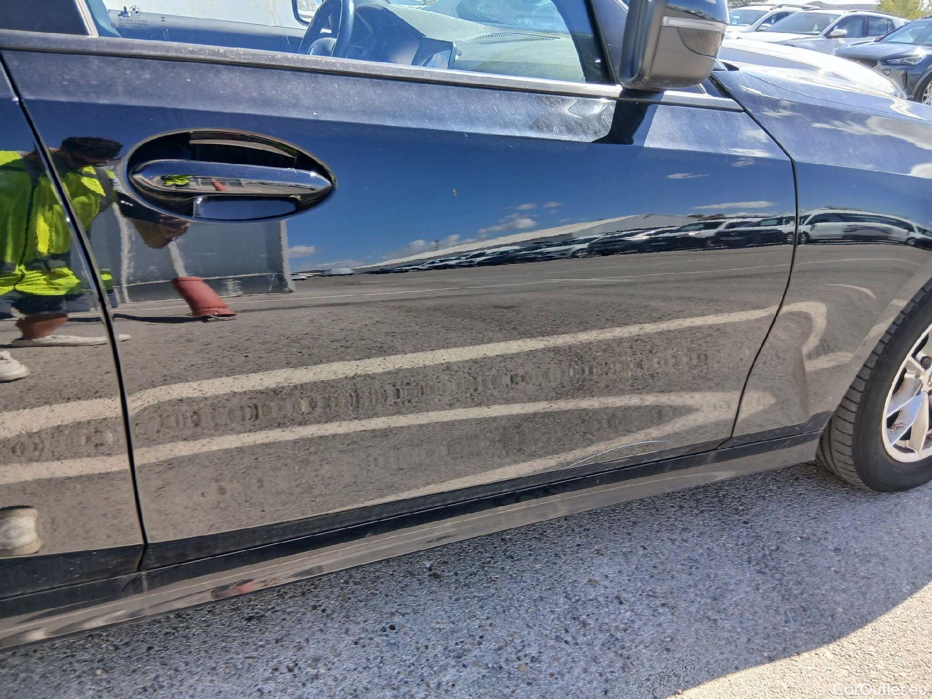  Bmw  Serie 3 BMW  / 2018 / 4P / sedán 318d Auto. #36