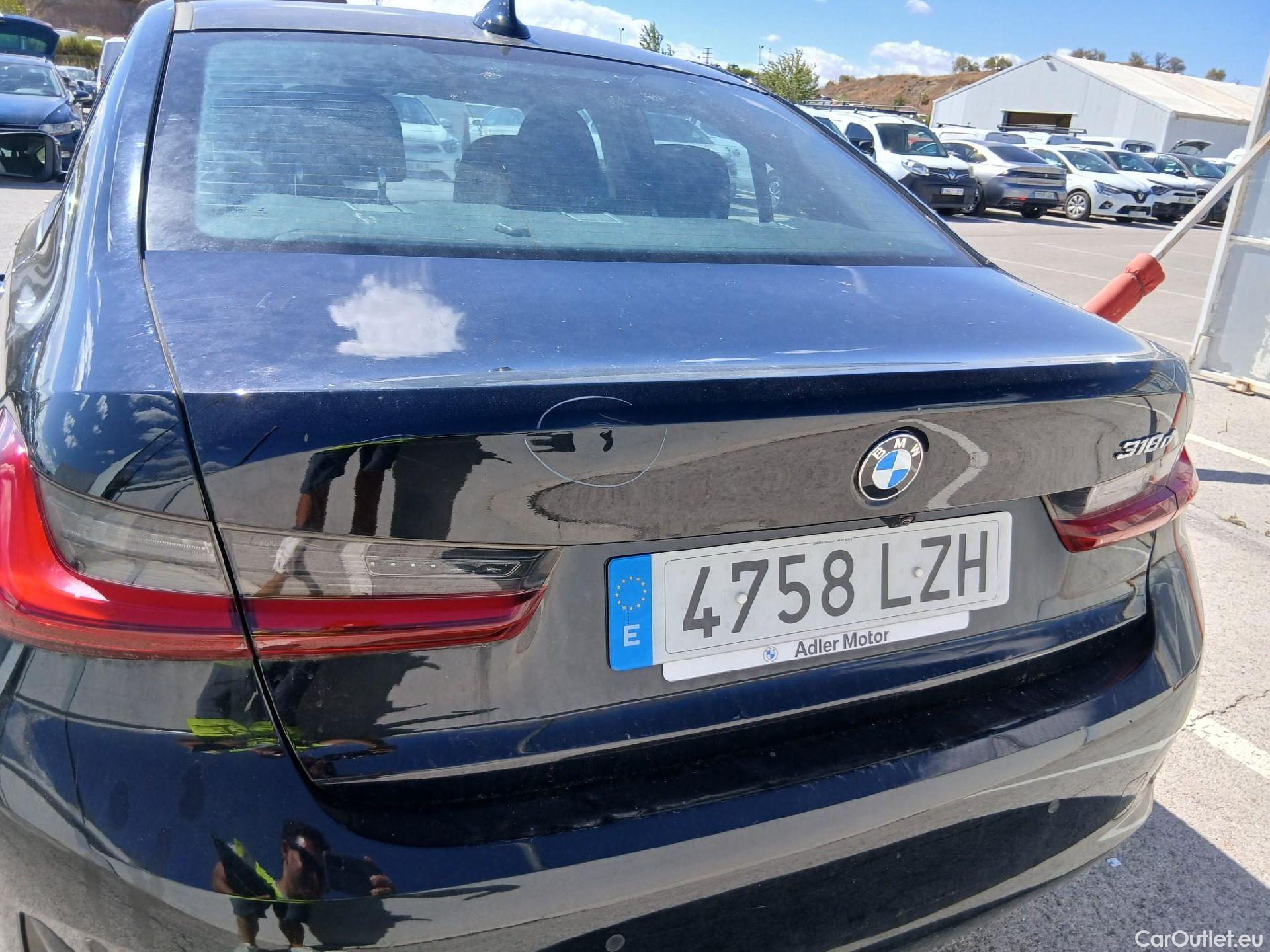  Bmw  Serie 3 BMW  / 2018 / 4P / sedán 318d Auto. #17