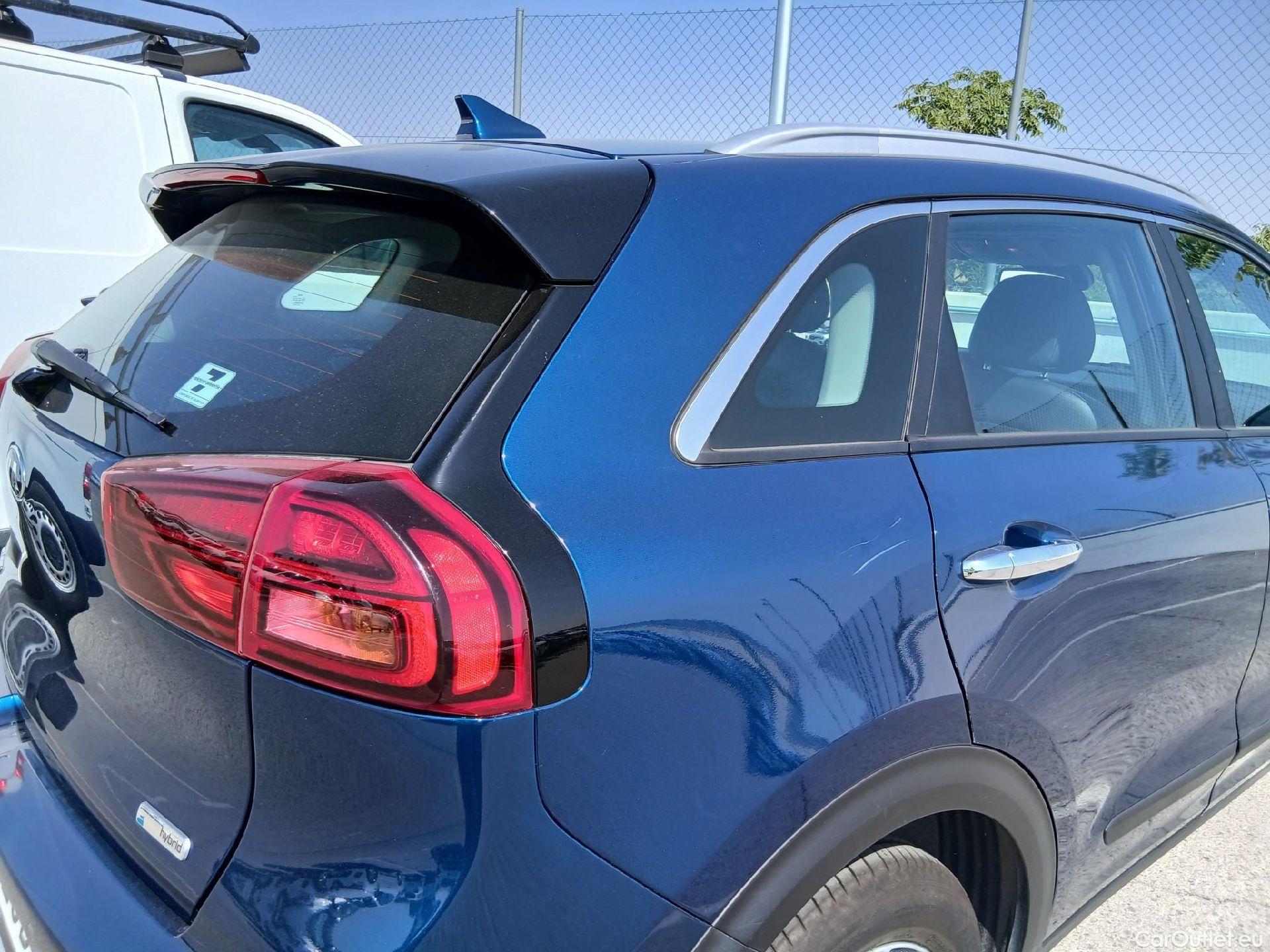  KIA  Niro KIA  / 2019 / 5P / crossover 1.6 GDi HEV 104kW (141CV) Drive #30