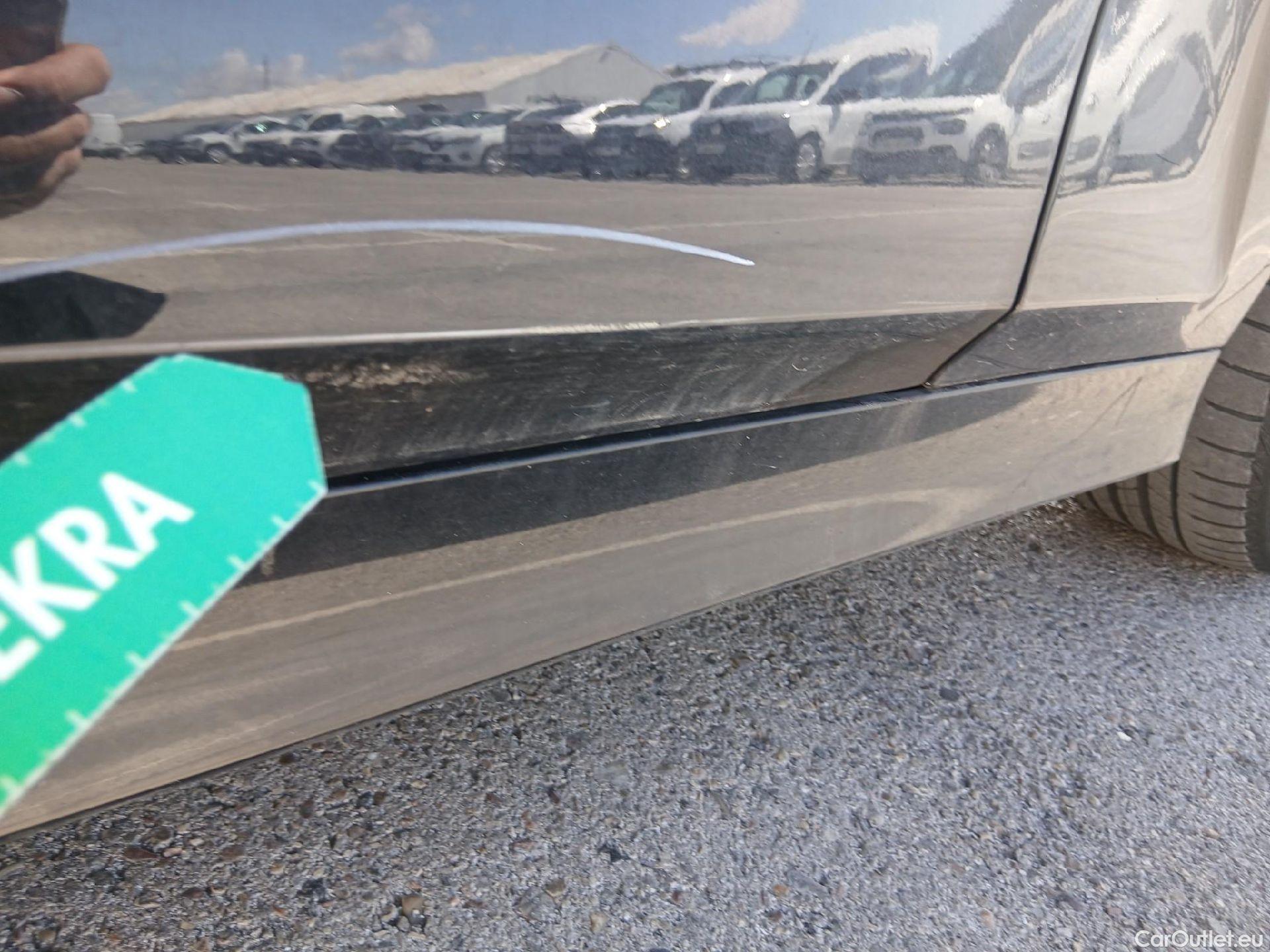  Bmw  Serie 3 BMW  / 2018 / 4P / sedán 318d Auto. #35