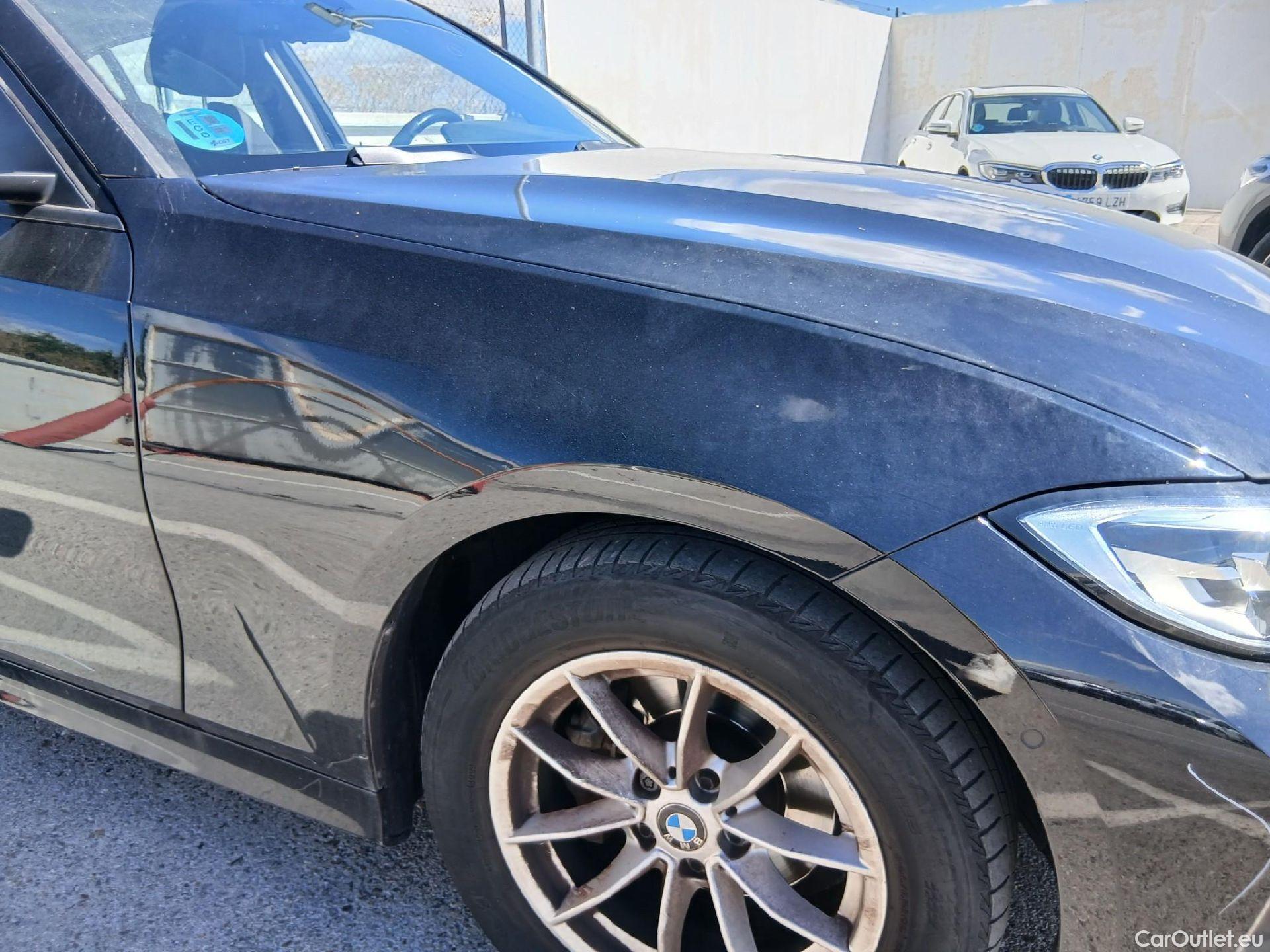  Bmw  Serie 3 BMW  / 2018 / 4P / sedán 318d Auto. #38