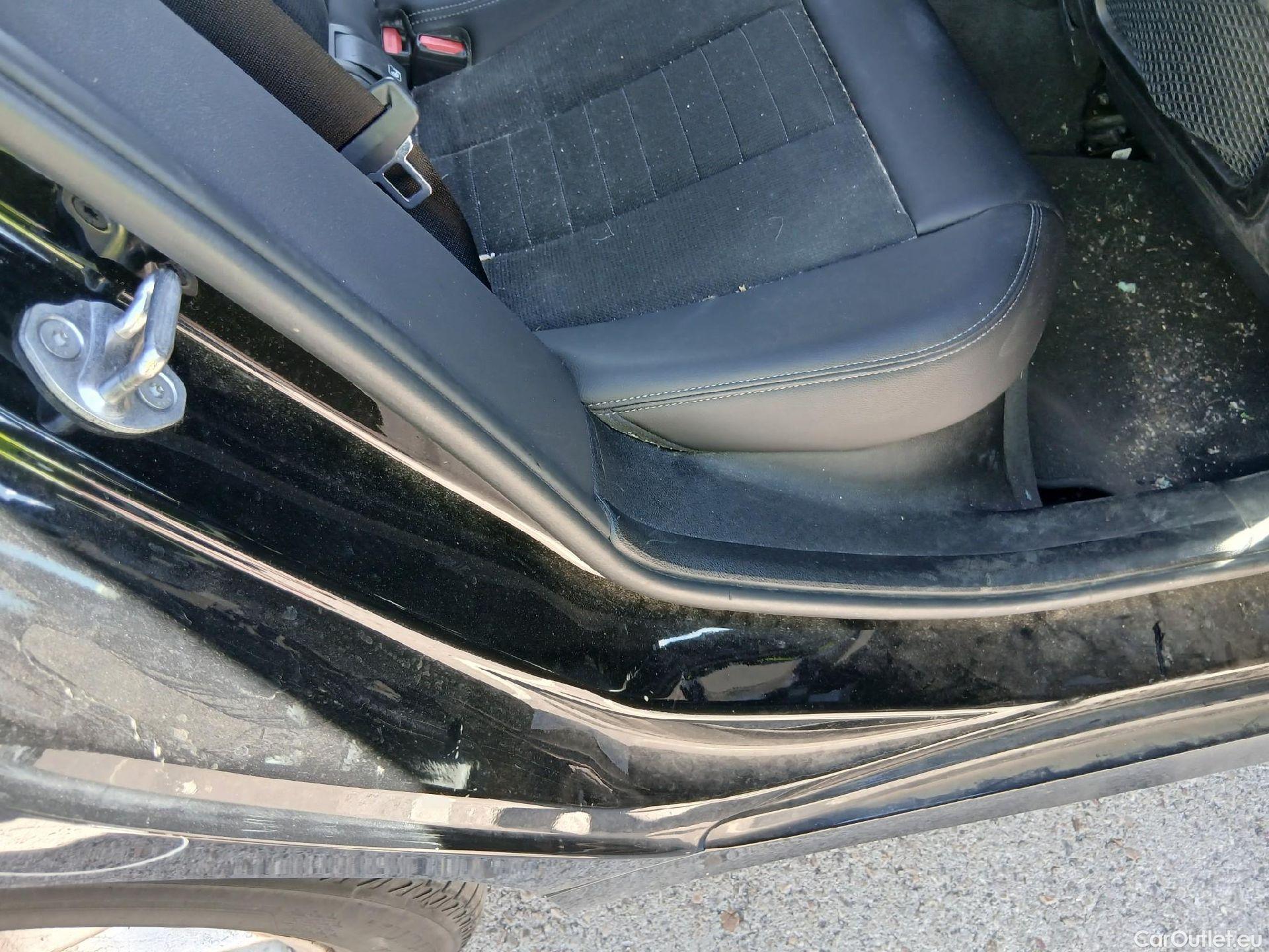  Bmw  Serie 3 BMW  / 2018 / 4P / sedán 318d Auto. #33