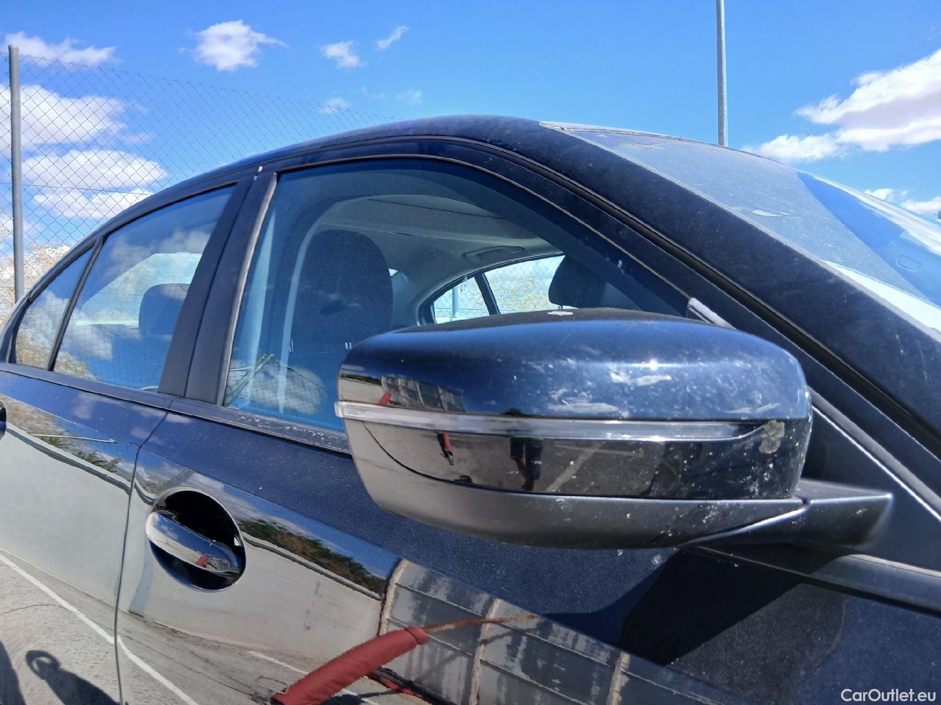  Bmw  Serie 3 BMW  / 2018 / 4P / sedán 318d Auto. #37