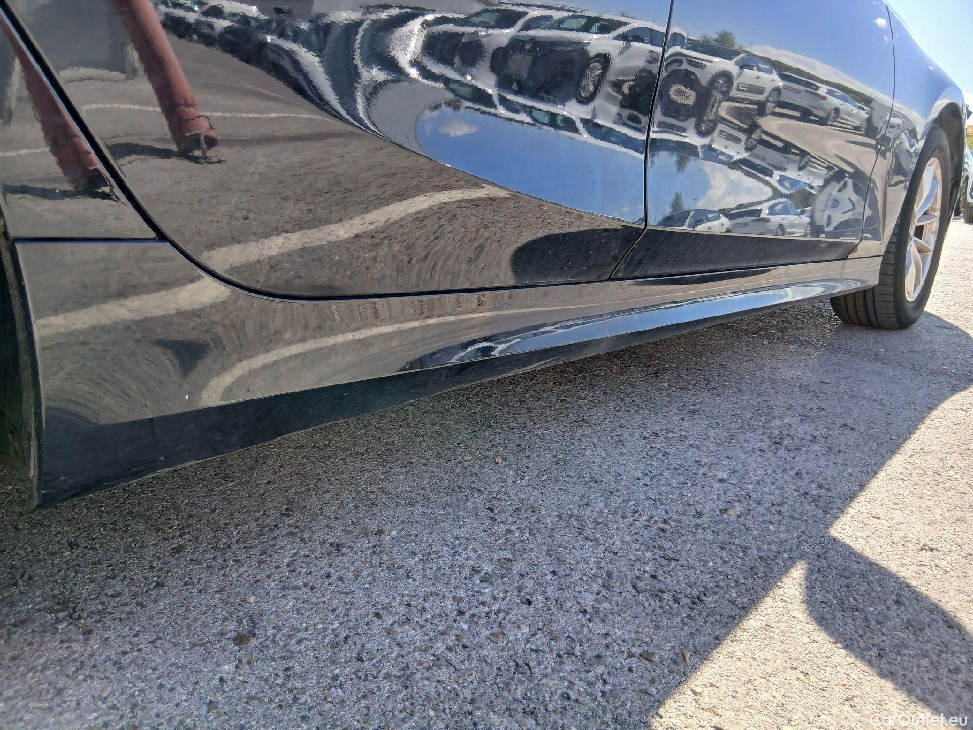  Bmw  Serie 3 BMW  / 2018 / 4P / sedán 318d Auto. #31