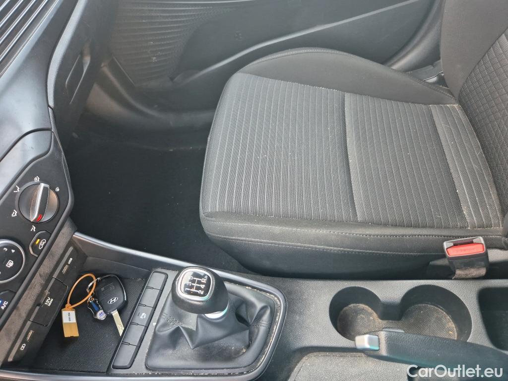  Hyundai  i20 HYUNDAI  / 2020 / 5P / berlina con portón 1.2 MPI Klass #11