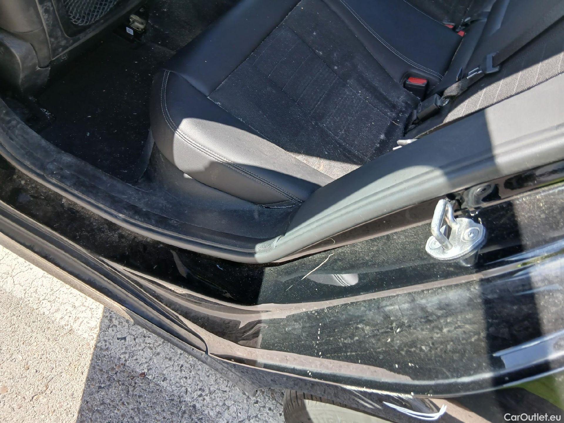  Bmw  Serie 3 BMW  / 2018 / 4P / sedán 318d Auto. #27
