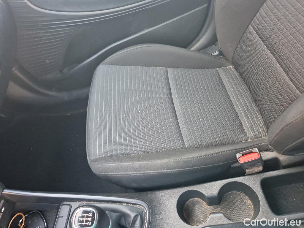  Hyundai  i20 HYUNDAI  / 2020 / 5P / berlina con portón 1.2 MPI Klass #3