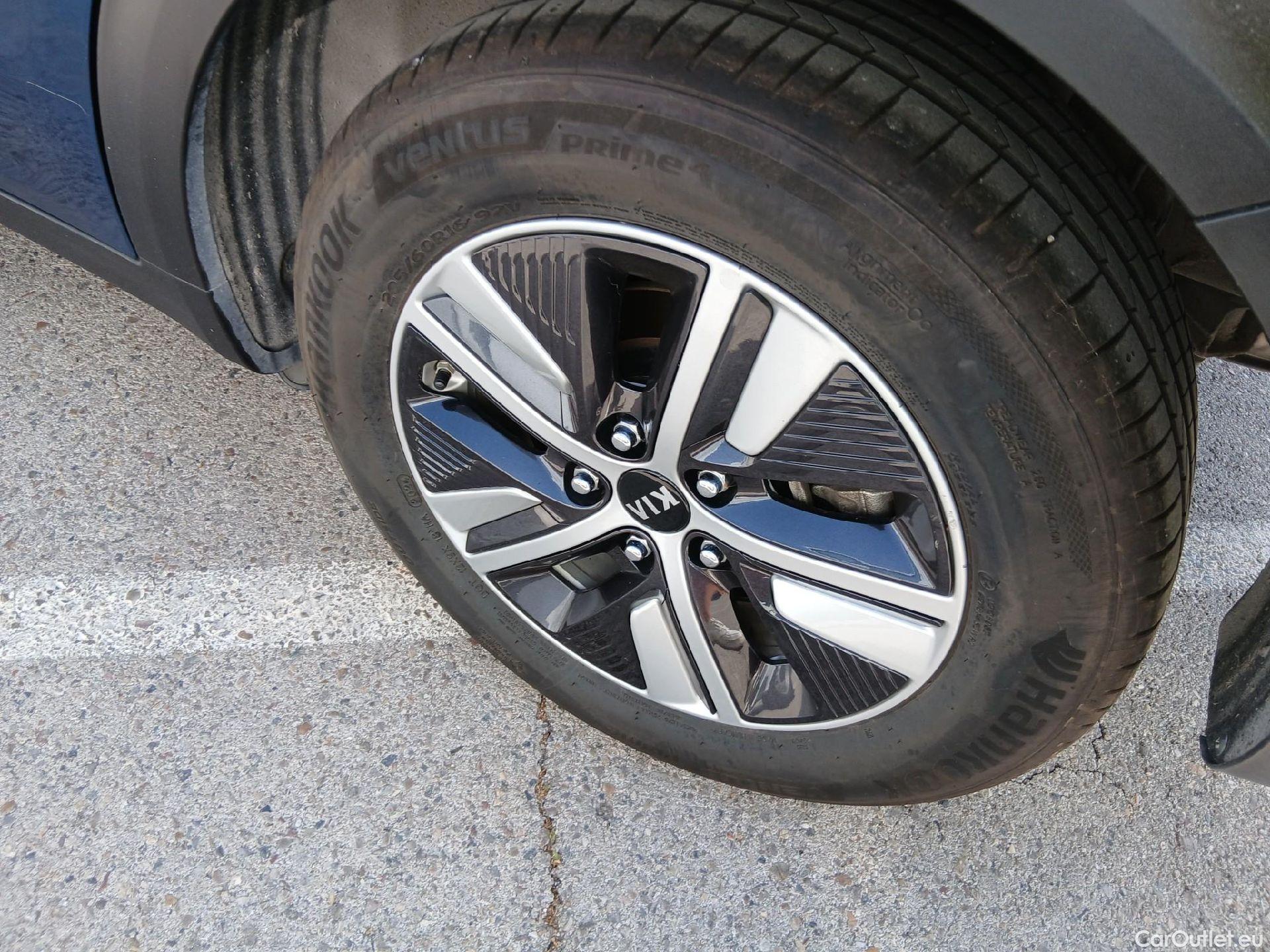  KIA  Niro KIA  / 2019 / 5P / crossover 1.6 GDi HEV 104kW (141CV) Drive #24