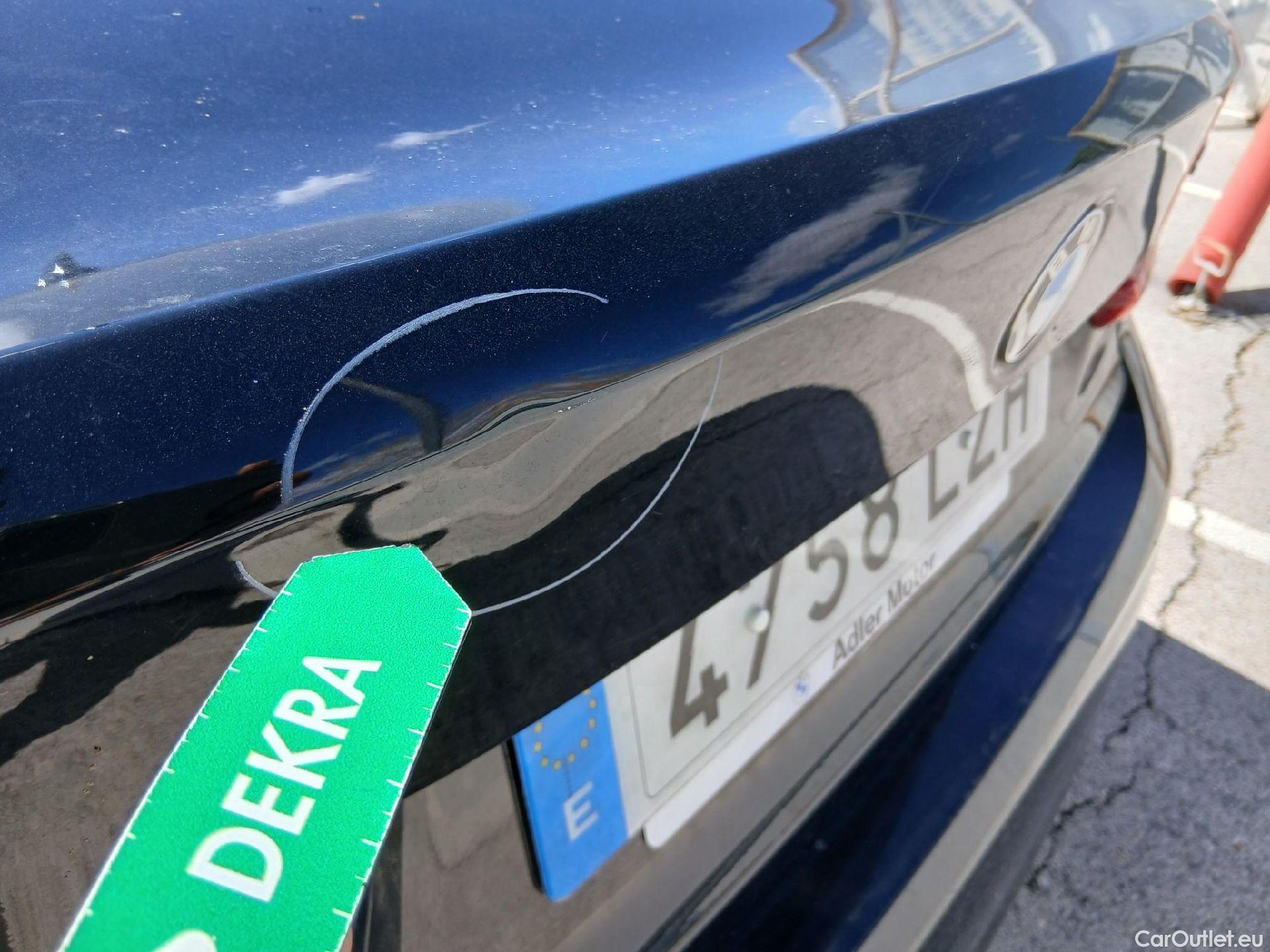  Bmw  Serie 3 BMW  / 2018 / 4P / sedán 318d Auto. #18