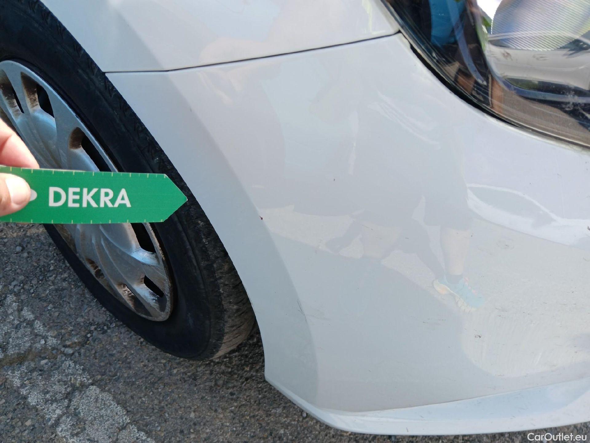  Nissan  Micra NISSAN  / 2017 / 5P / berlina con portón IG-T 68 kW (92 CV) E6D-F Acenta #5