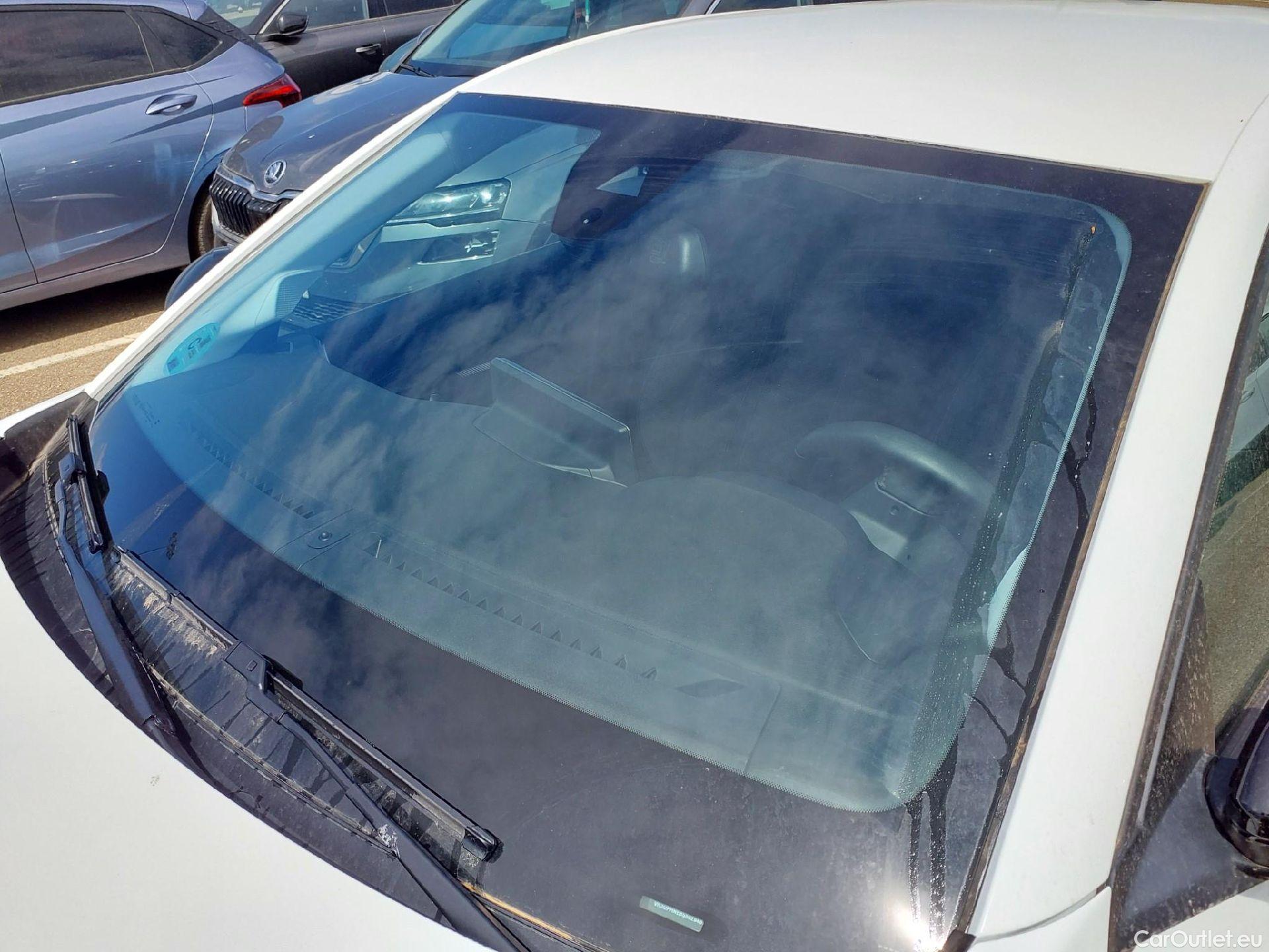  Peugeot  208  Allure 1.2 Puretech 100CV MT6 6E #1