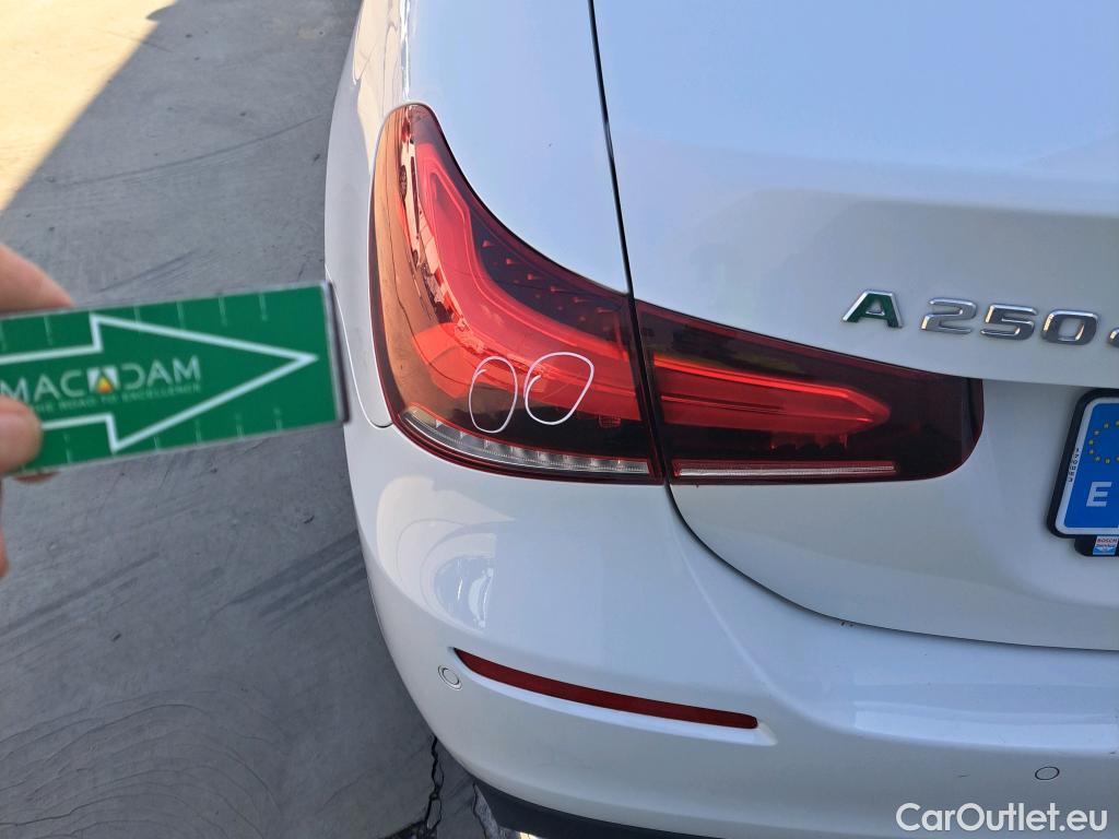  Mercedes  A-Klasse MERCEDES-BENZ Clase A / 2018 / 4P / sedán Sedán A 250 e #1