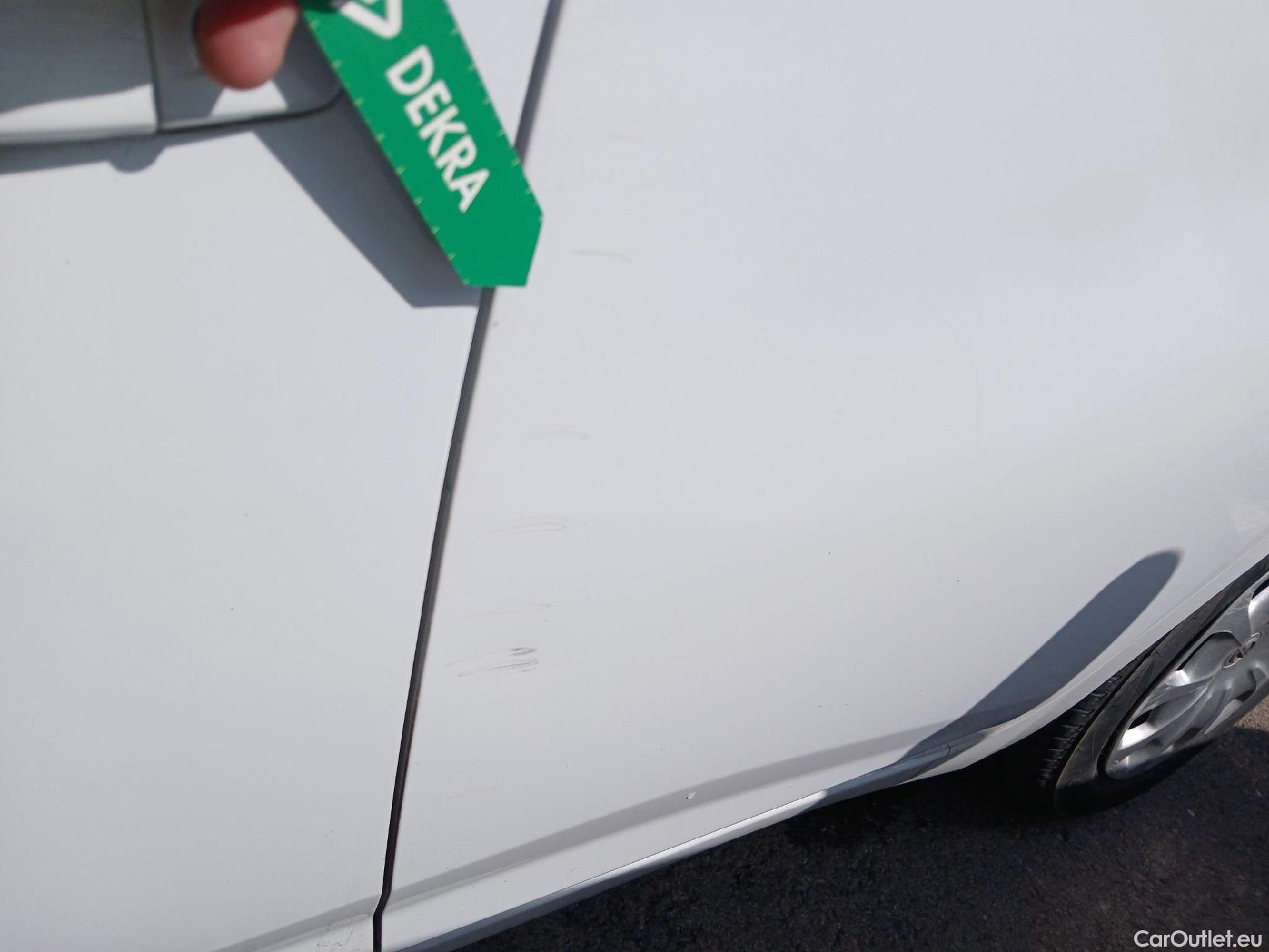  Nissan  Micra NISSAN  / 2017 / 5P / berlina con portón IG-T 68 kW (92 CV) E6D-F Acenta #20