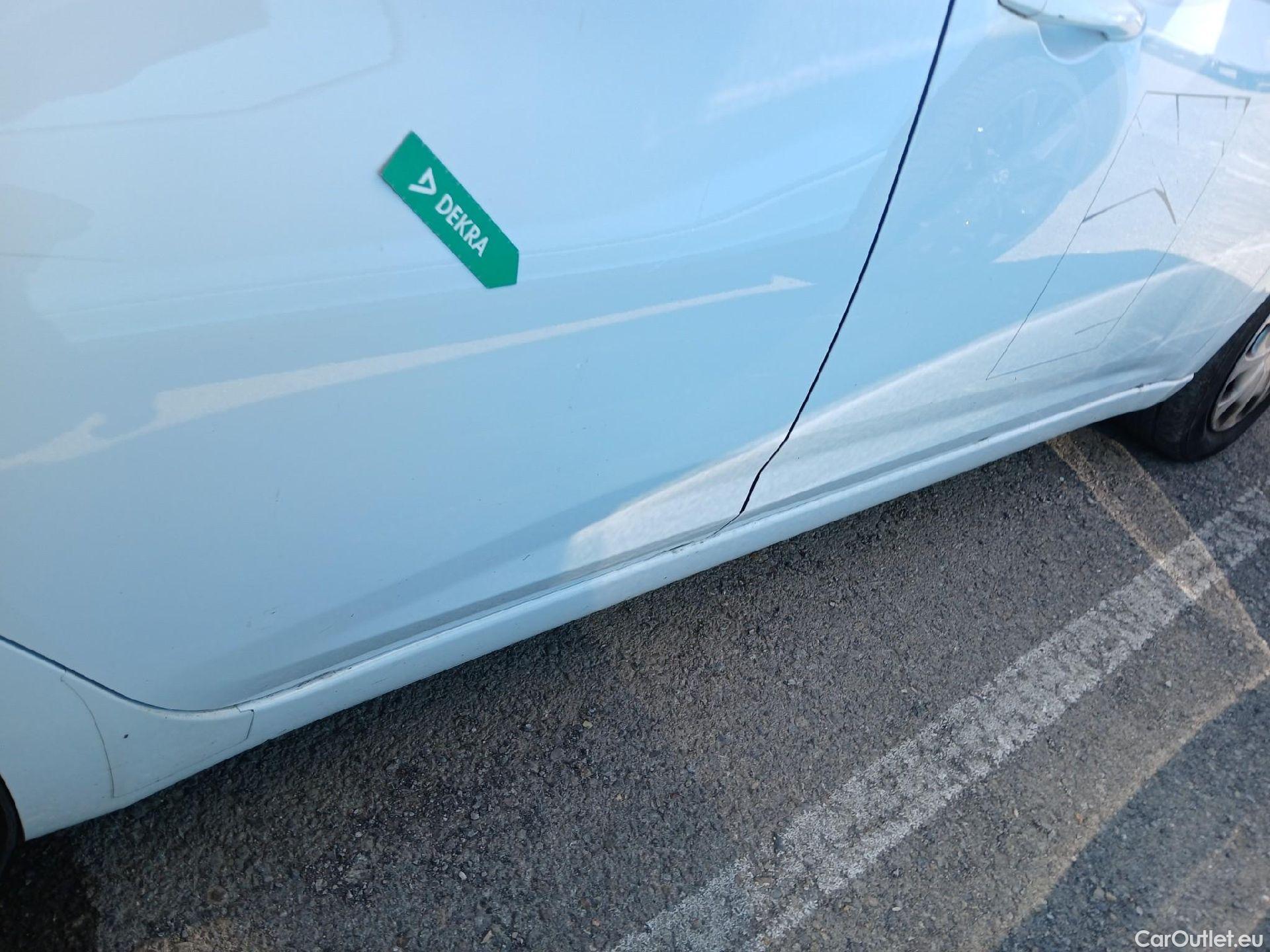  Nissan  Micra NISSAN  / 2017 / 5P / berlina con portón IG-T 68 kW (92 CV) E6D-F Acenta #36