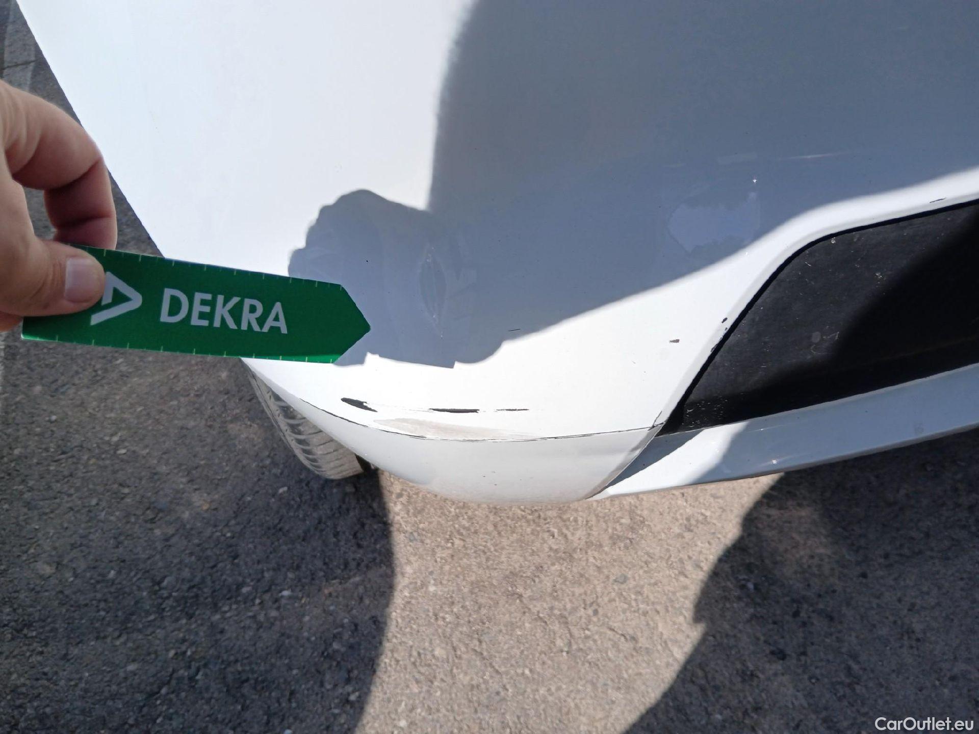  Nissan  Micra NISSAN  / 2017 / 5P / berlina con portón IG-T 68 kW (92 CV) E6D-F Acenta #26