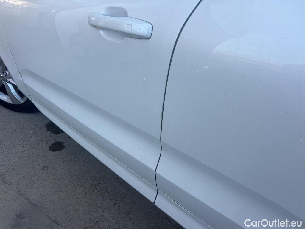  Volvo  XC60 VOLVO  / 2017 / 5P / todoterreno 2.0 B4 D AWD Core Auto #8