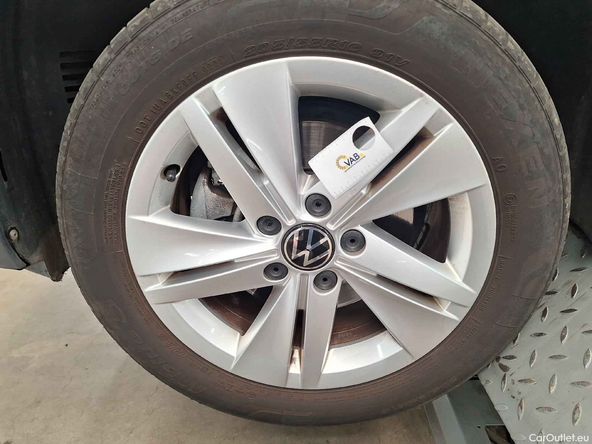  Volkswagen  Golf  VW, VIII '20, 1.0eTSI 81 Life DSG 5d #7