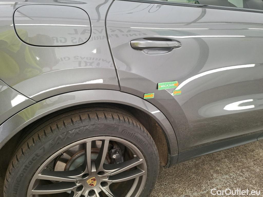  Porsche  Cayenne PORSCHE  Coupé / 2019 / 5P / SUV  E-Hybrid Coupé #25